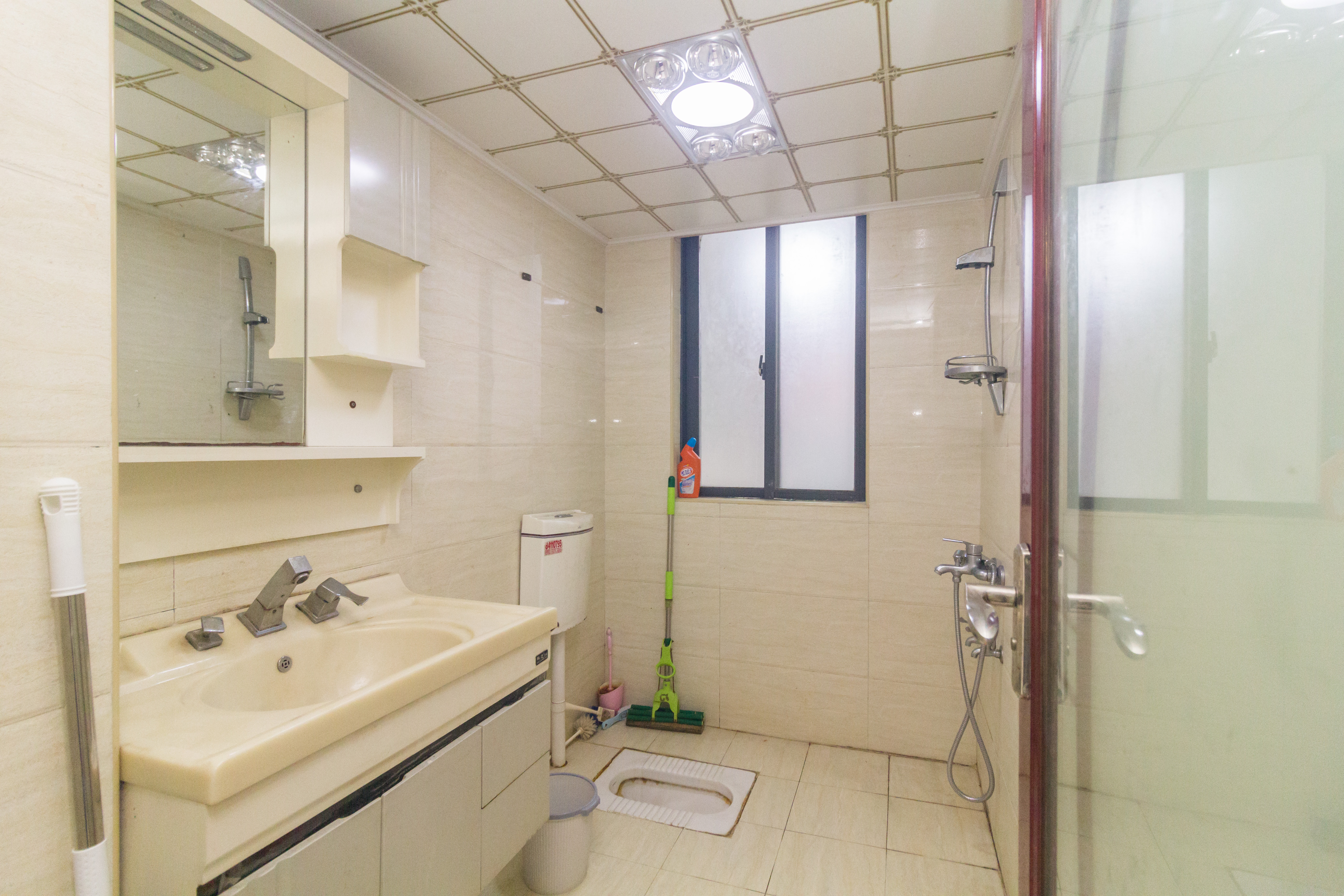 海德公园  4室2厅2卫    86.8万卫生间