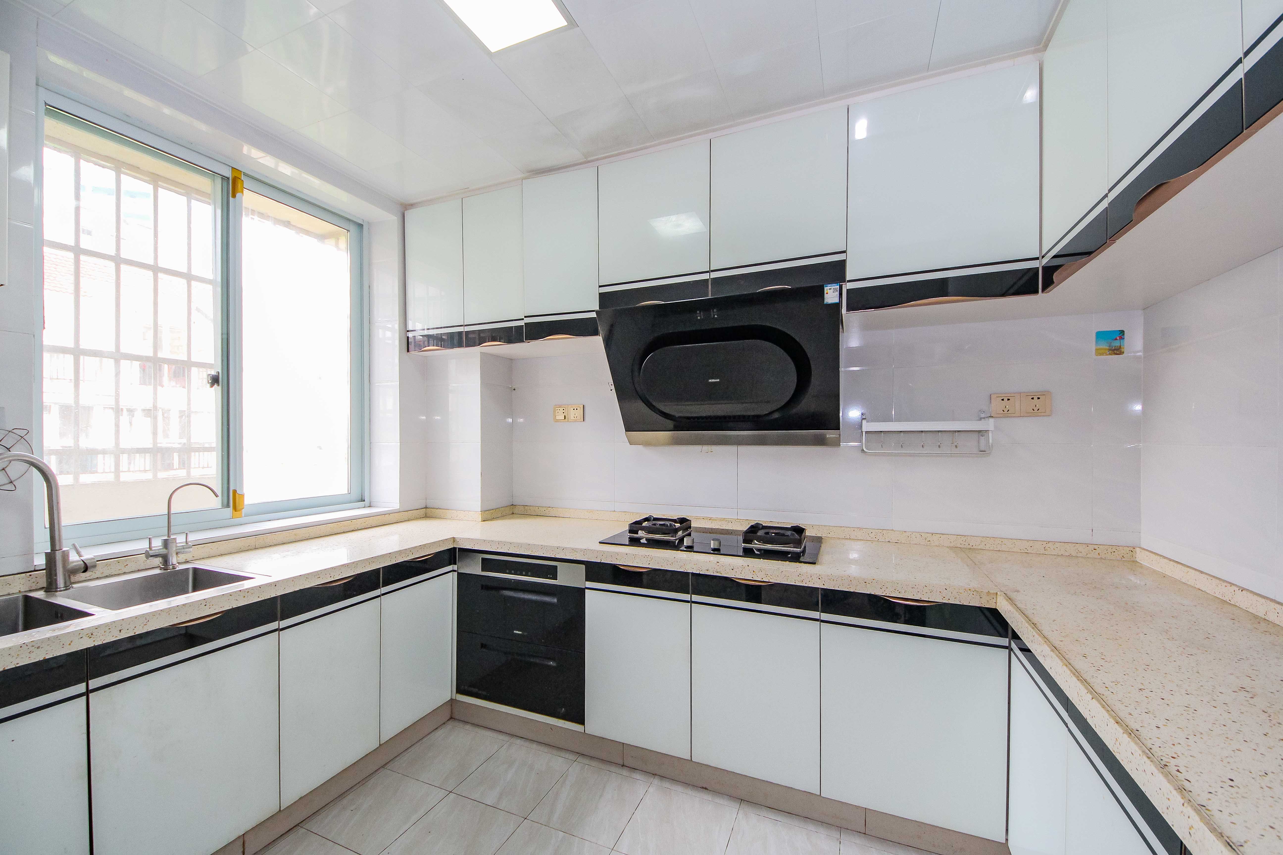 枫华府第  5室2厅2卫    122.8万厨房