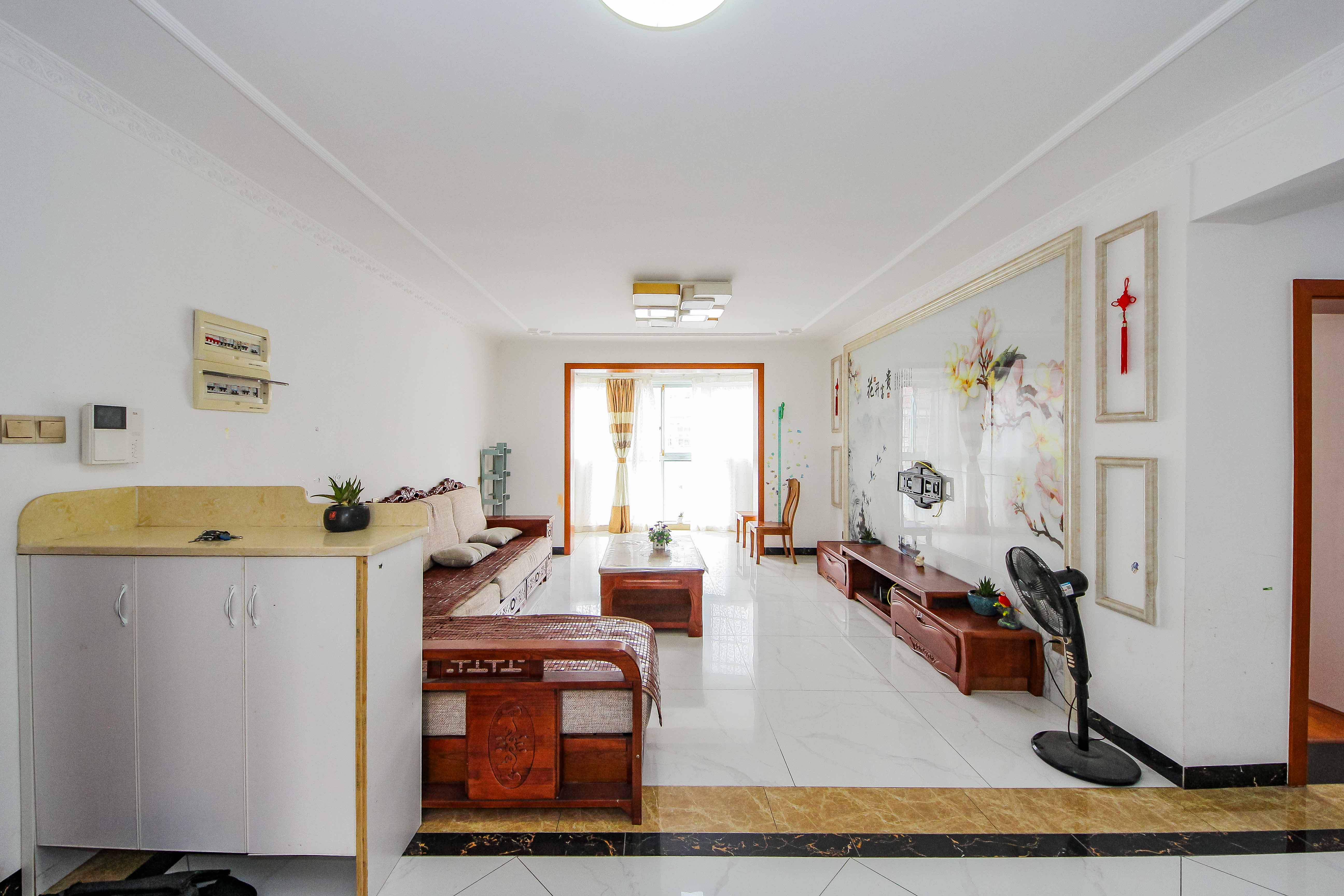 枫华府第  5室2厅2卫    122.8万客厅