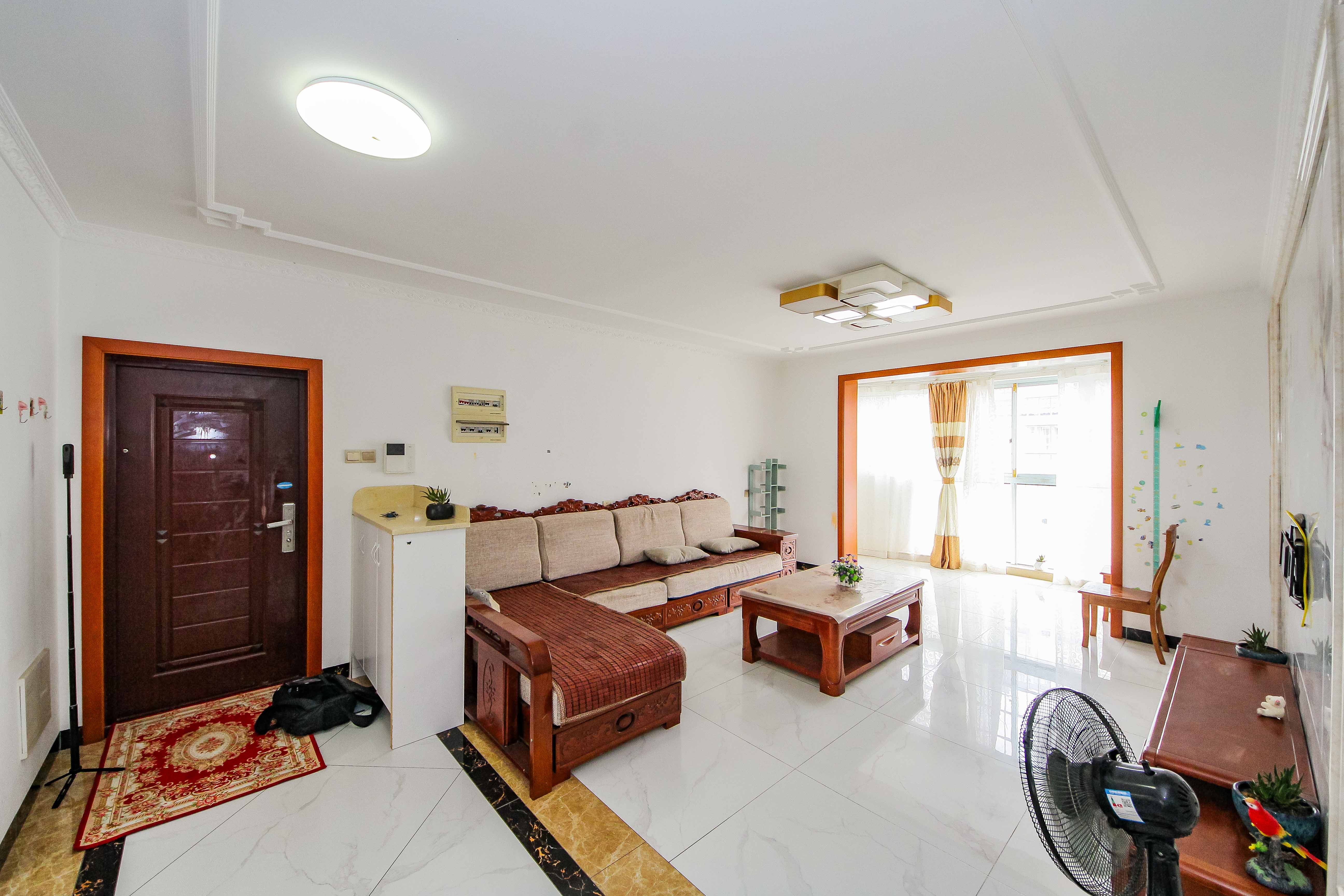 枫华府第  5室2厅2卫    122.8万客厅