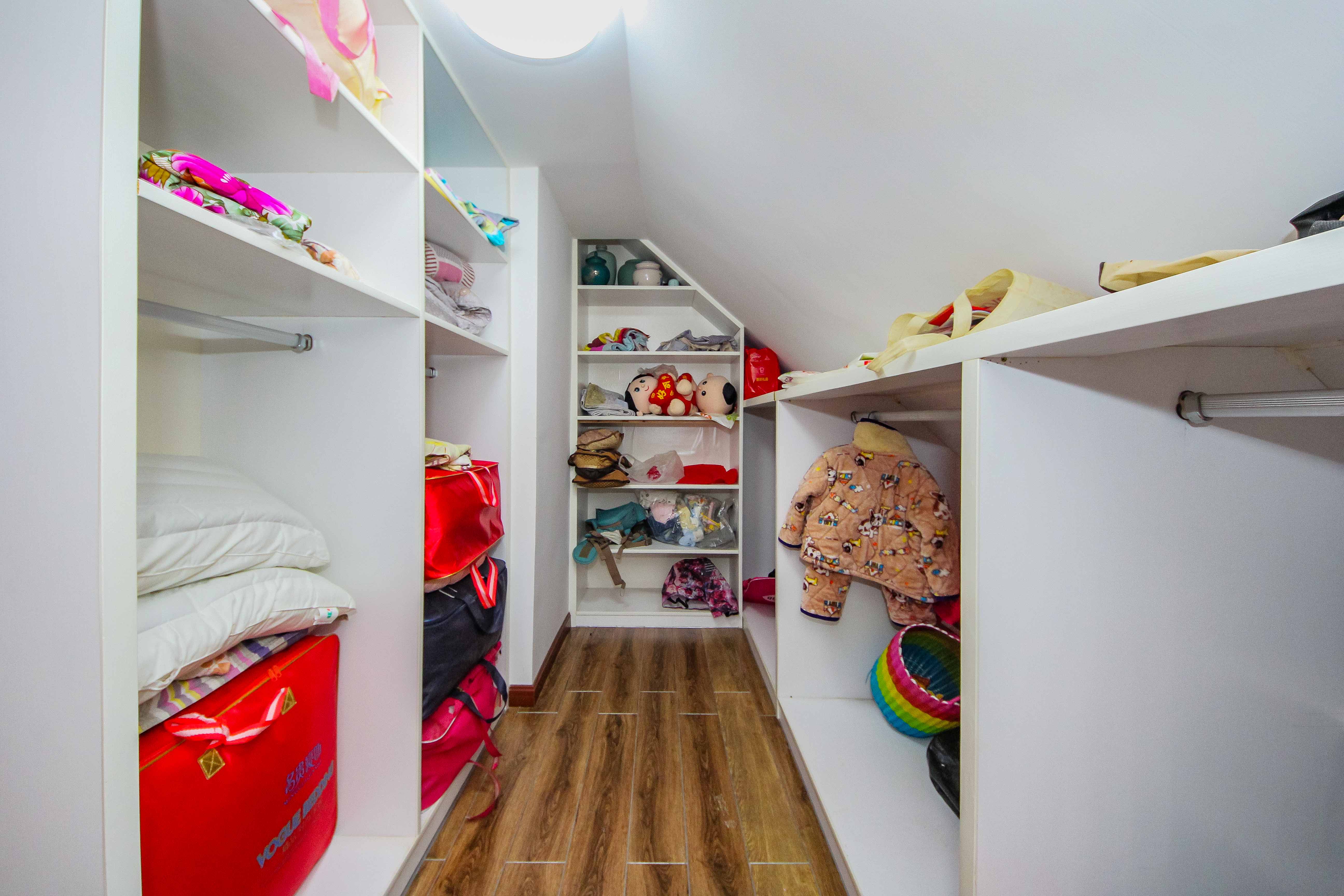 枫华府第  5室2厅2卫    122.8万其他