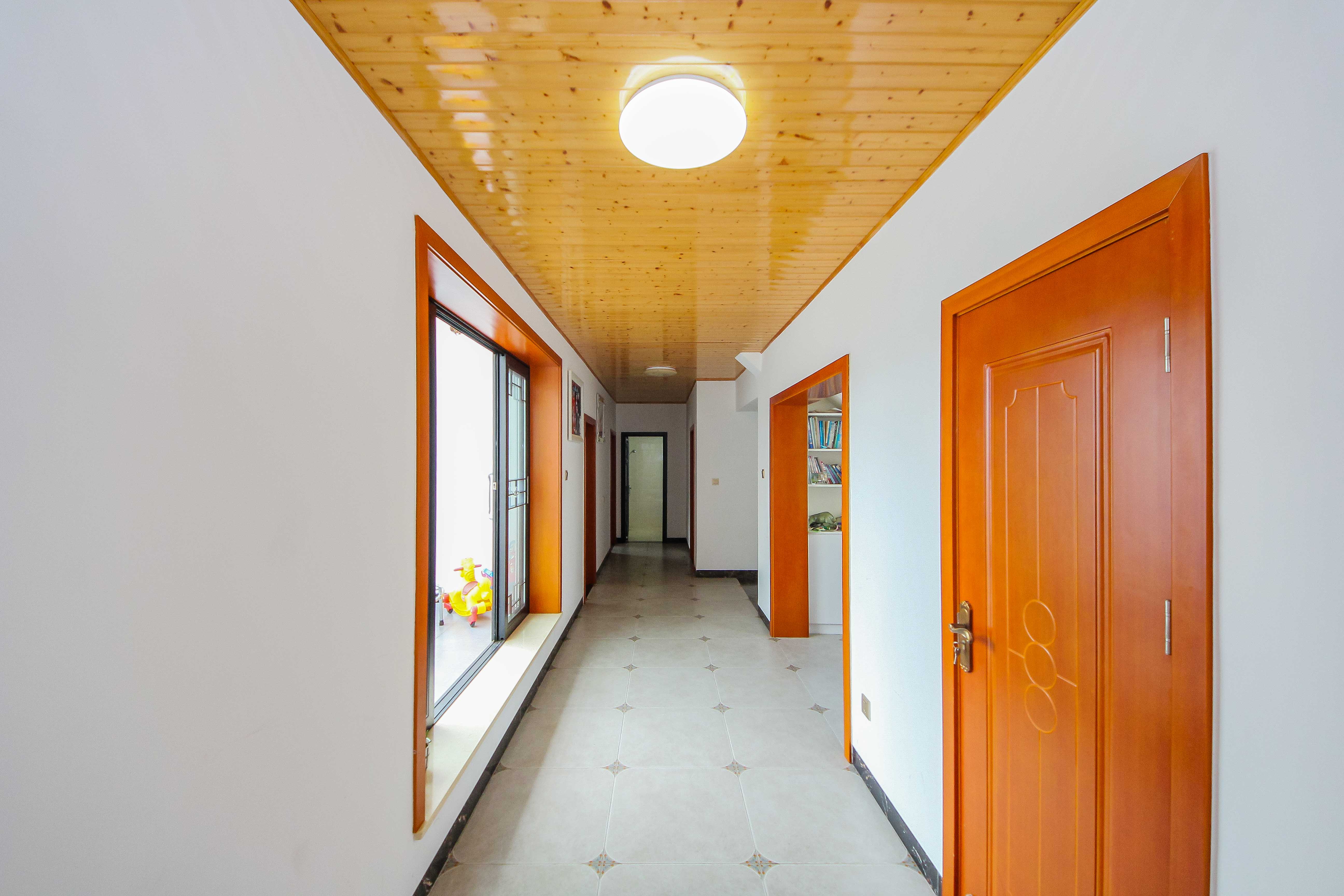 枫华府第  5室2厅2卫    122.8万其他