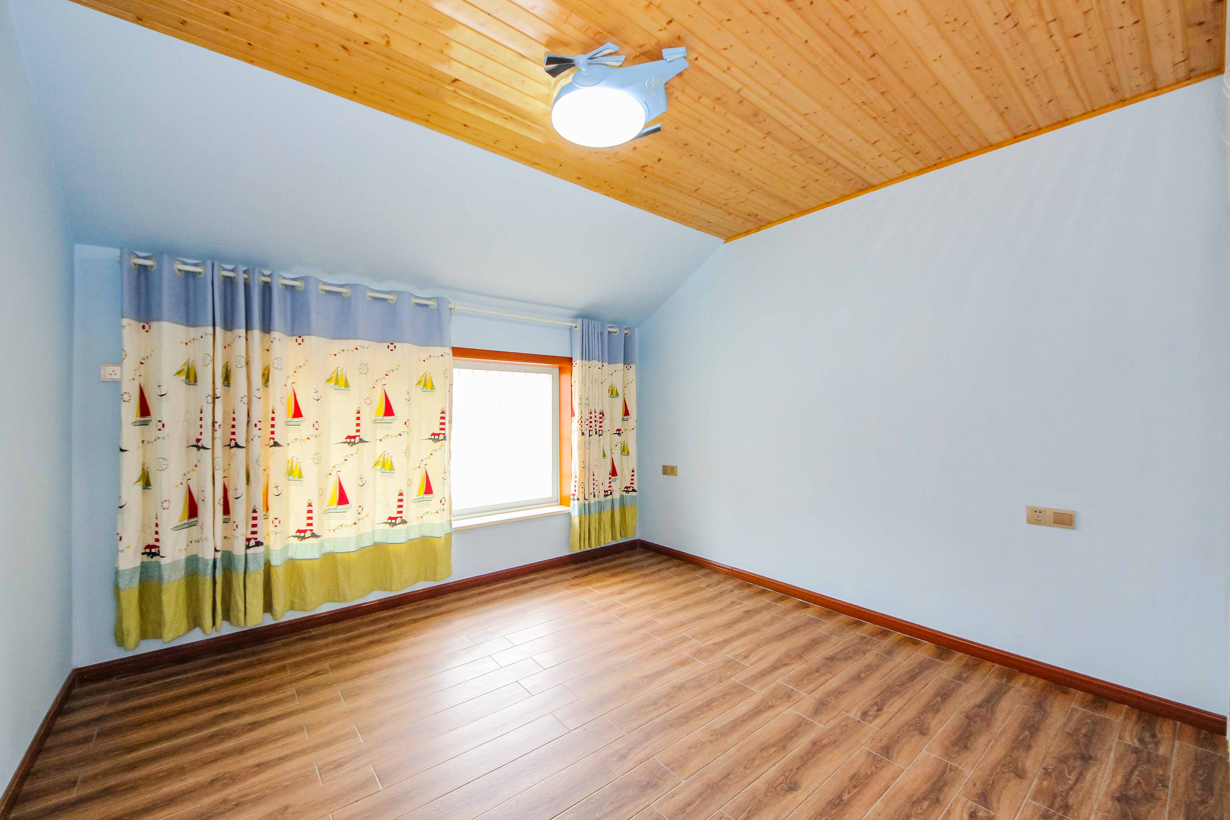 枫华府第  5室2厅2卫    122.8万卧室