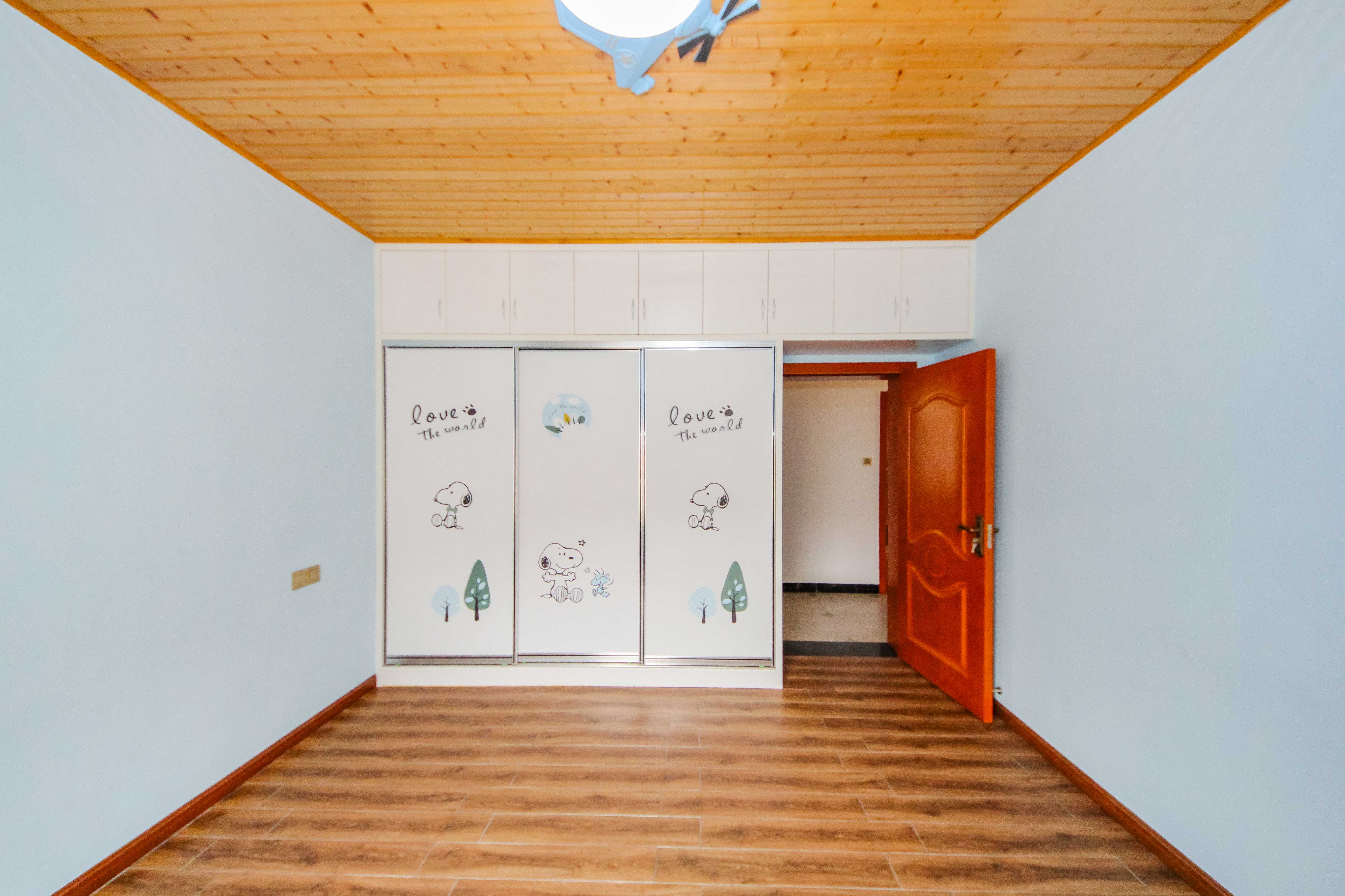 枫华府第  5室2厅2卫    122.8万卧室