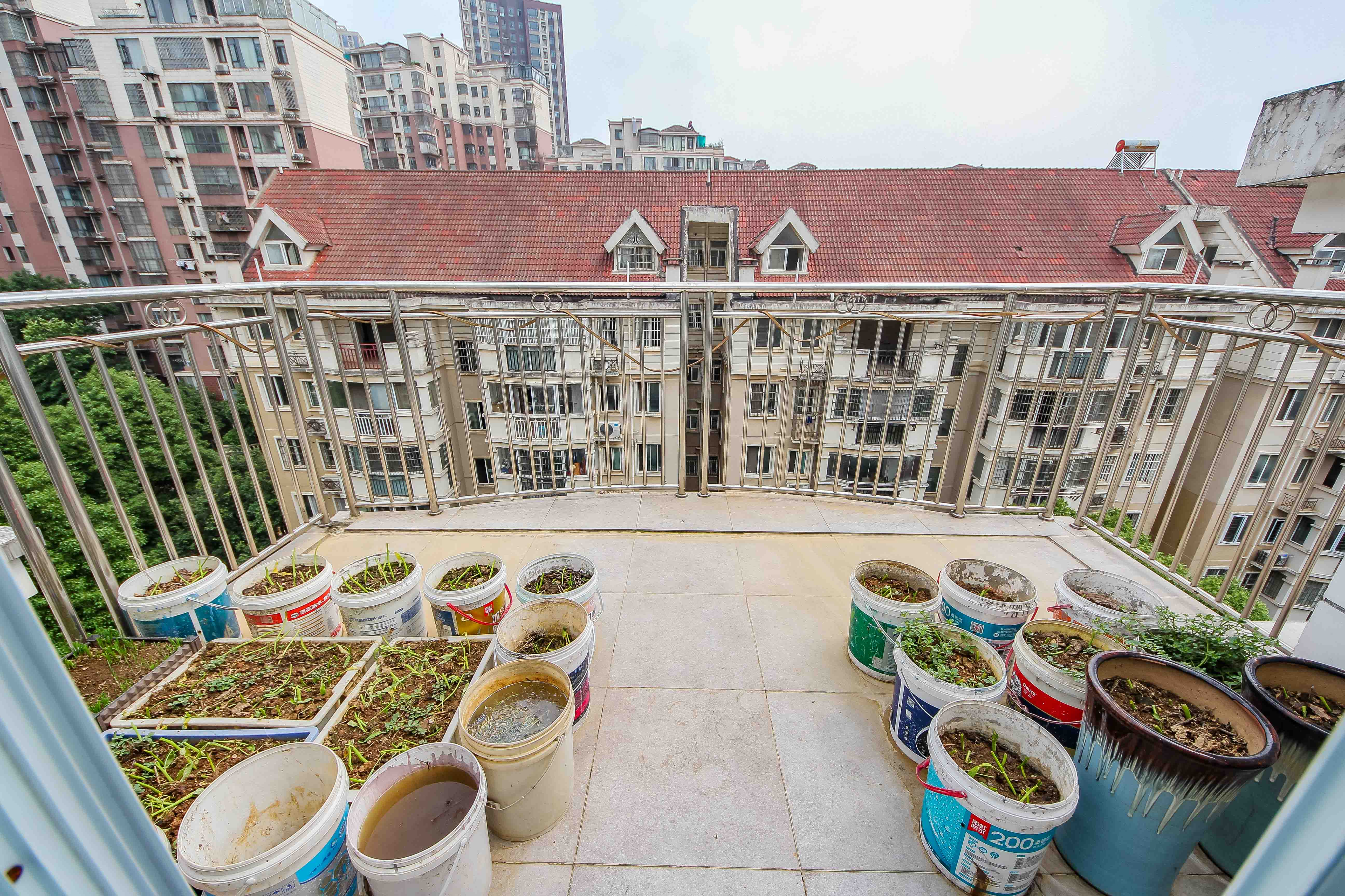 枫华府第  5室2厅2卫    122.8万阳台