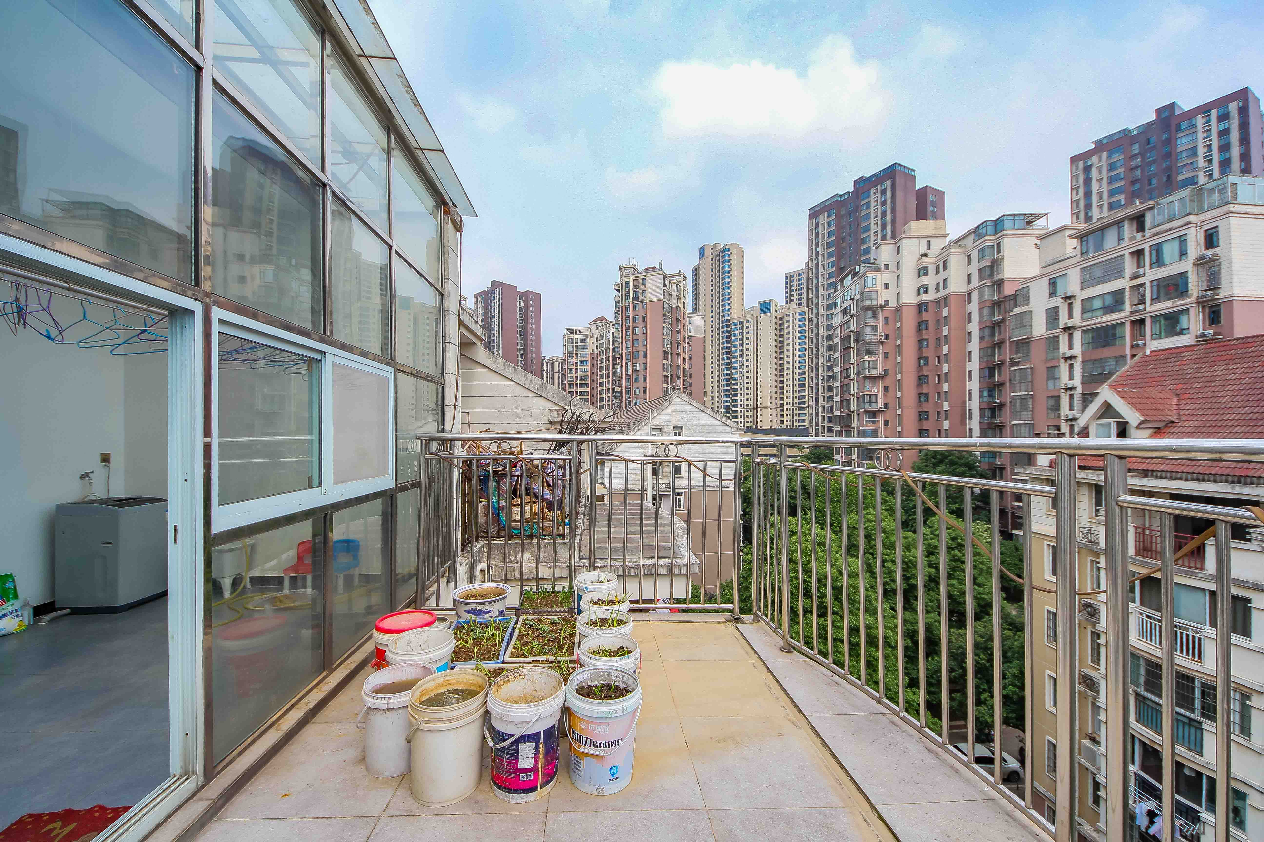 枫华府第  5室2厅2卫    122.8万阳台