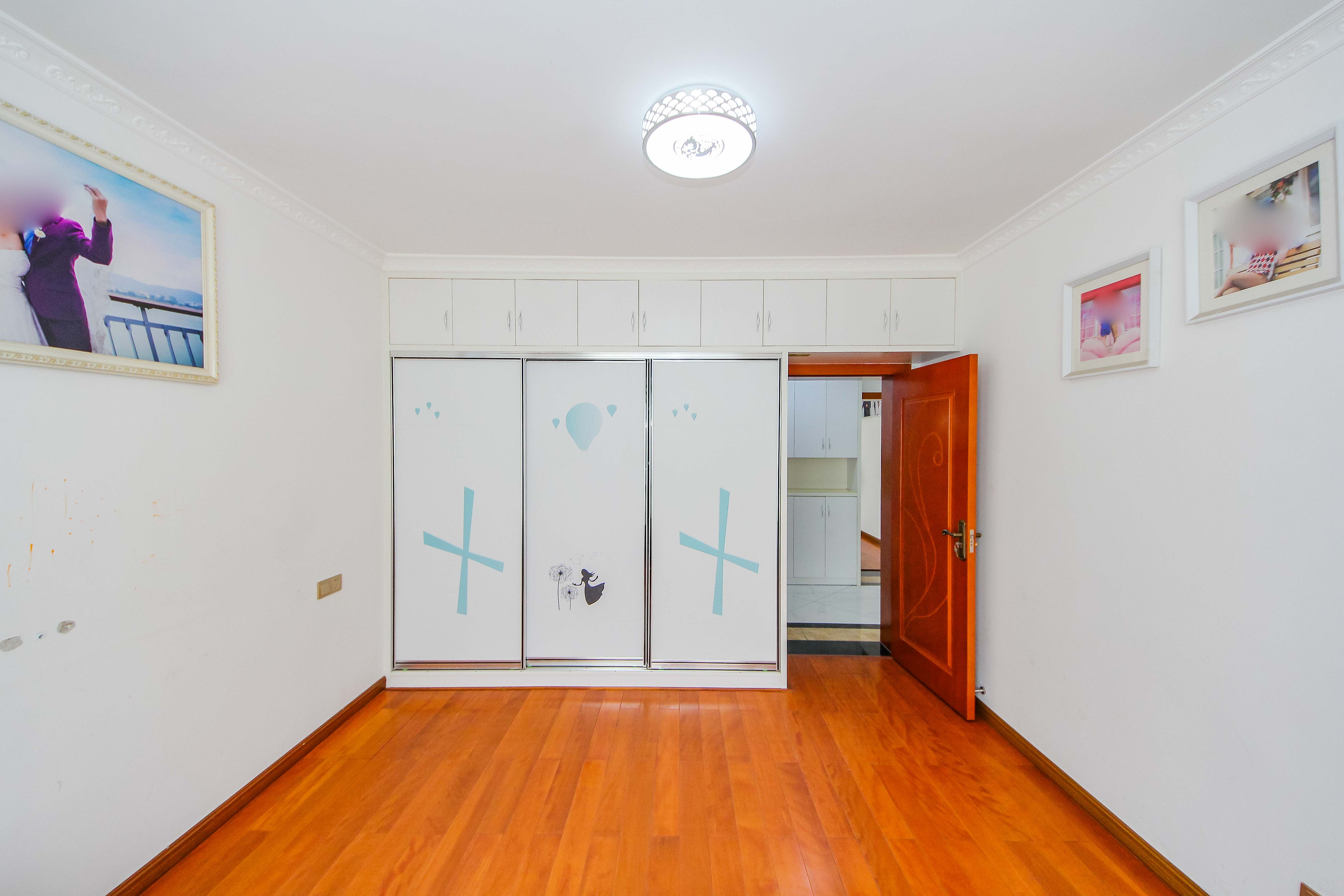 枫华府第  5室2厅2卫    122.8万卧室