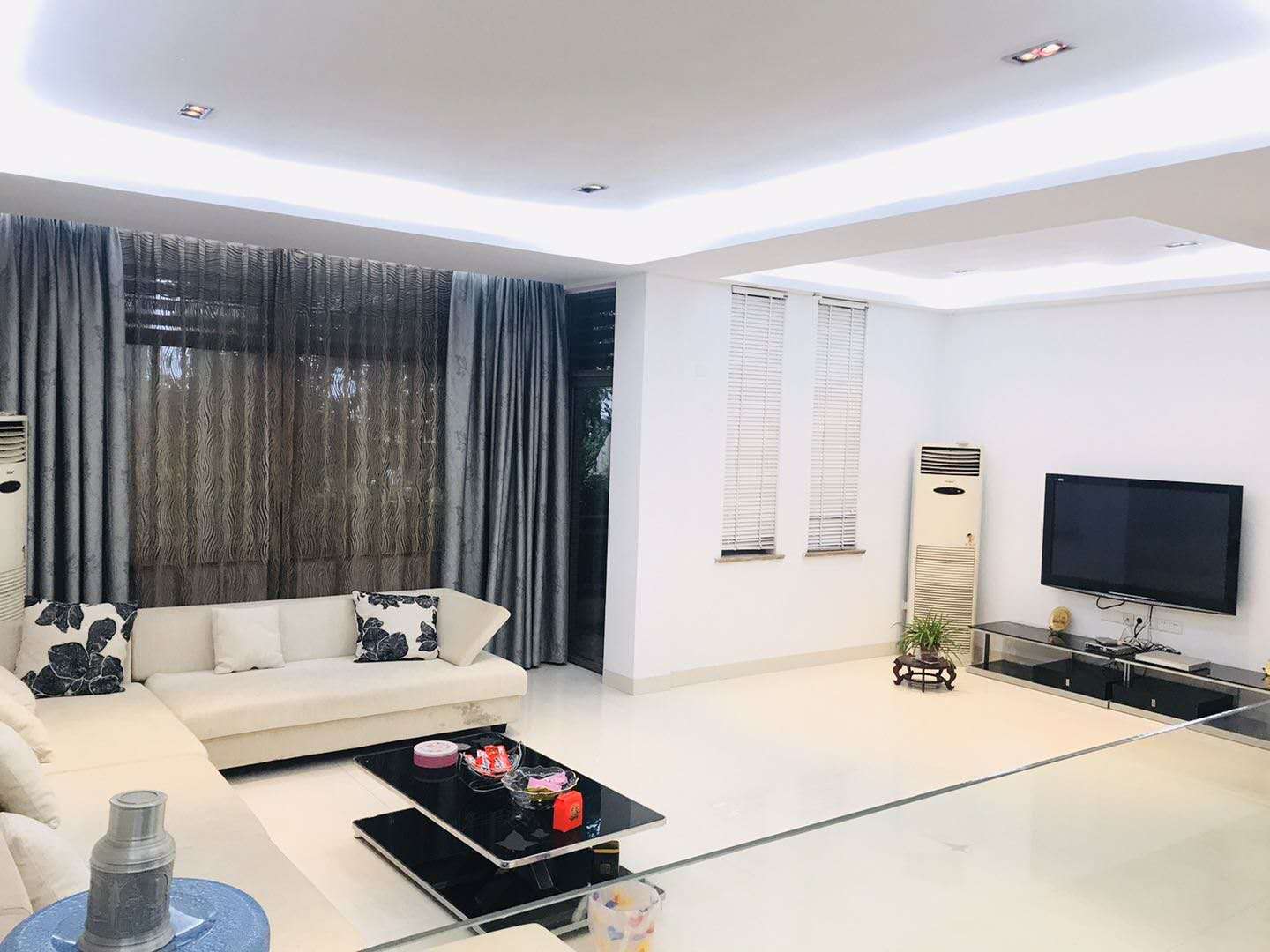 天泉一品别墅 5室2厅2卫 300.0万 天泉一品别墅 5室2厅2卫 300.0万室内图