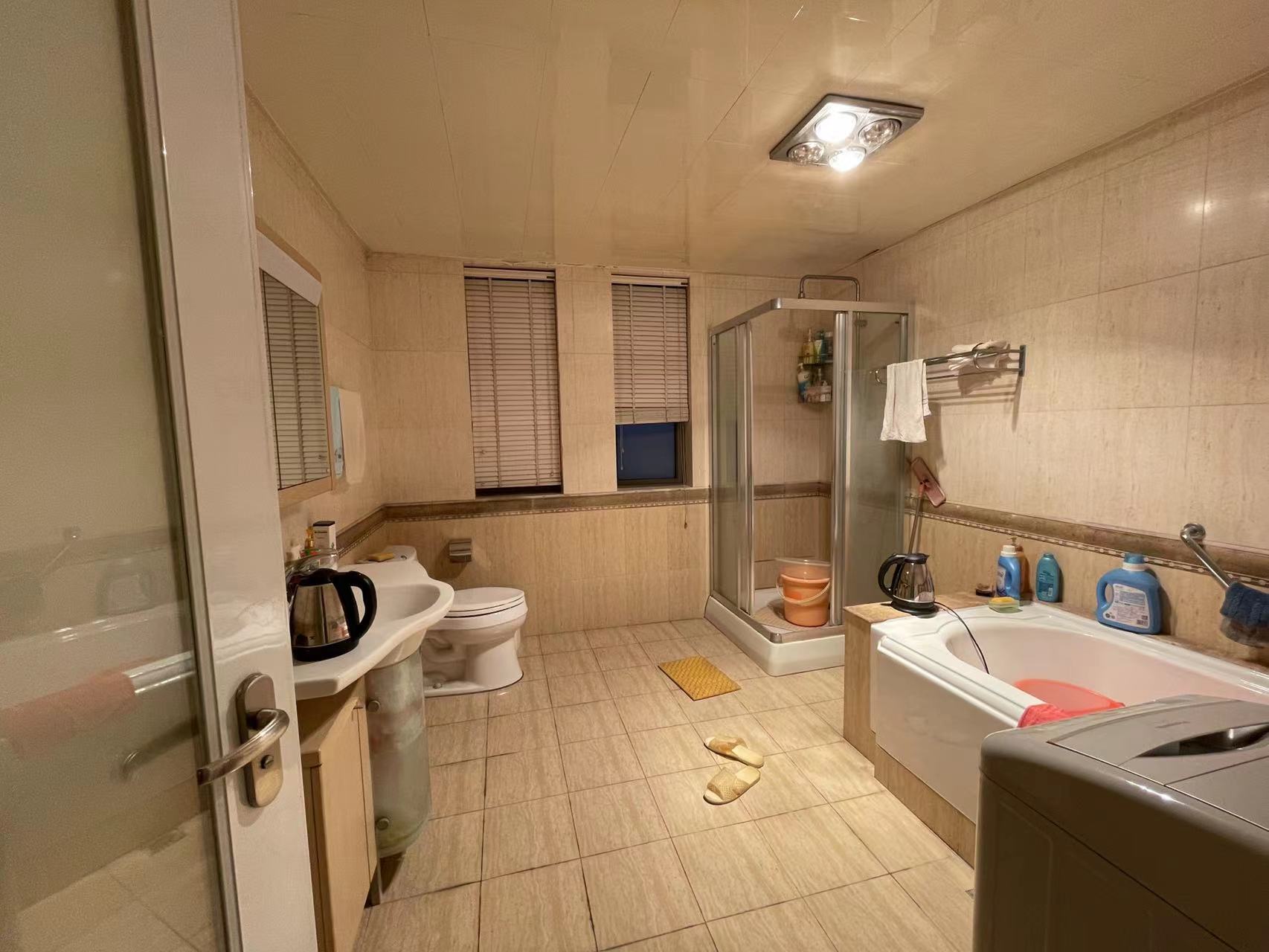 天泉一品别墅 5室2厅2卫 300.0万 天泉一品别墅 5室2厅2卫 300.0万室内图