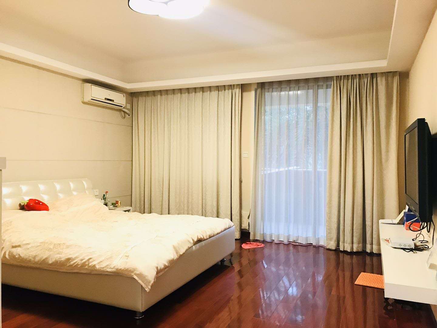 天泉一品别墅 5室2厅2卫 300.0万 天泉一品别墅 5室2厅2卫 300.0万室内图