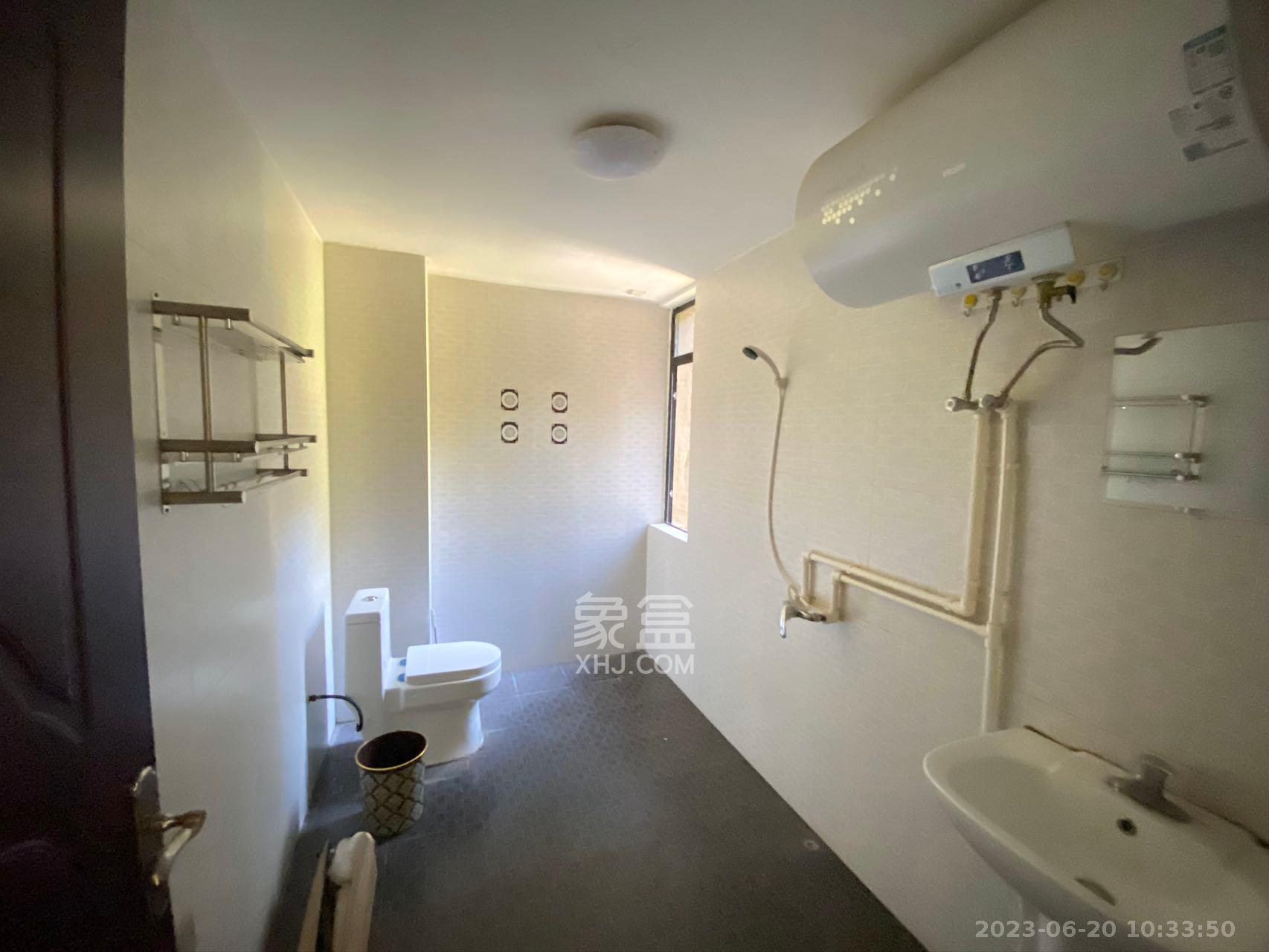 三江花中城  4室2厅2卫   3400.00元/月室内图