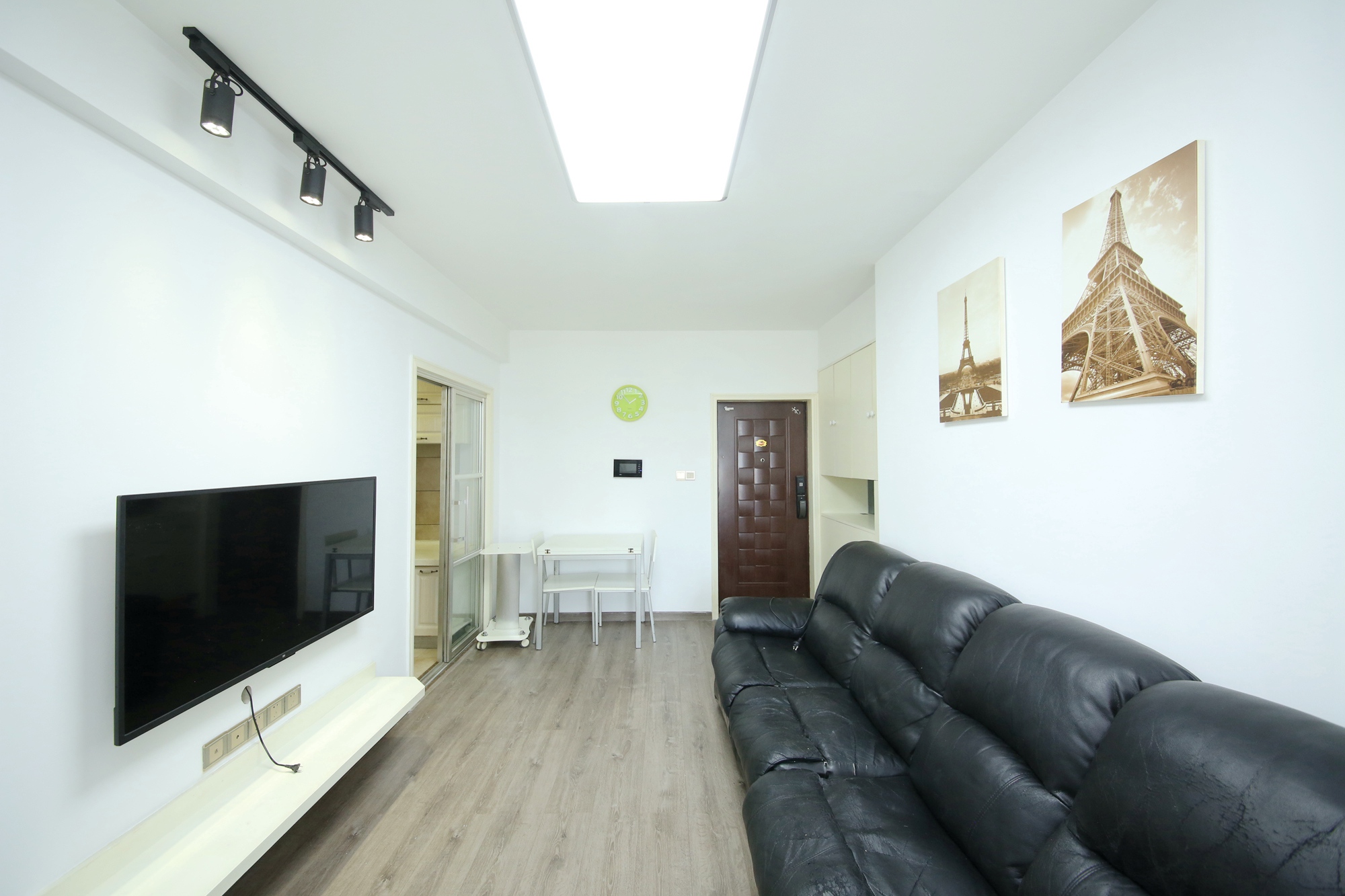 铂宫  1室1厅1卫    65.0万客厅