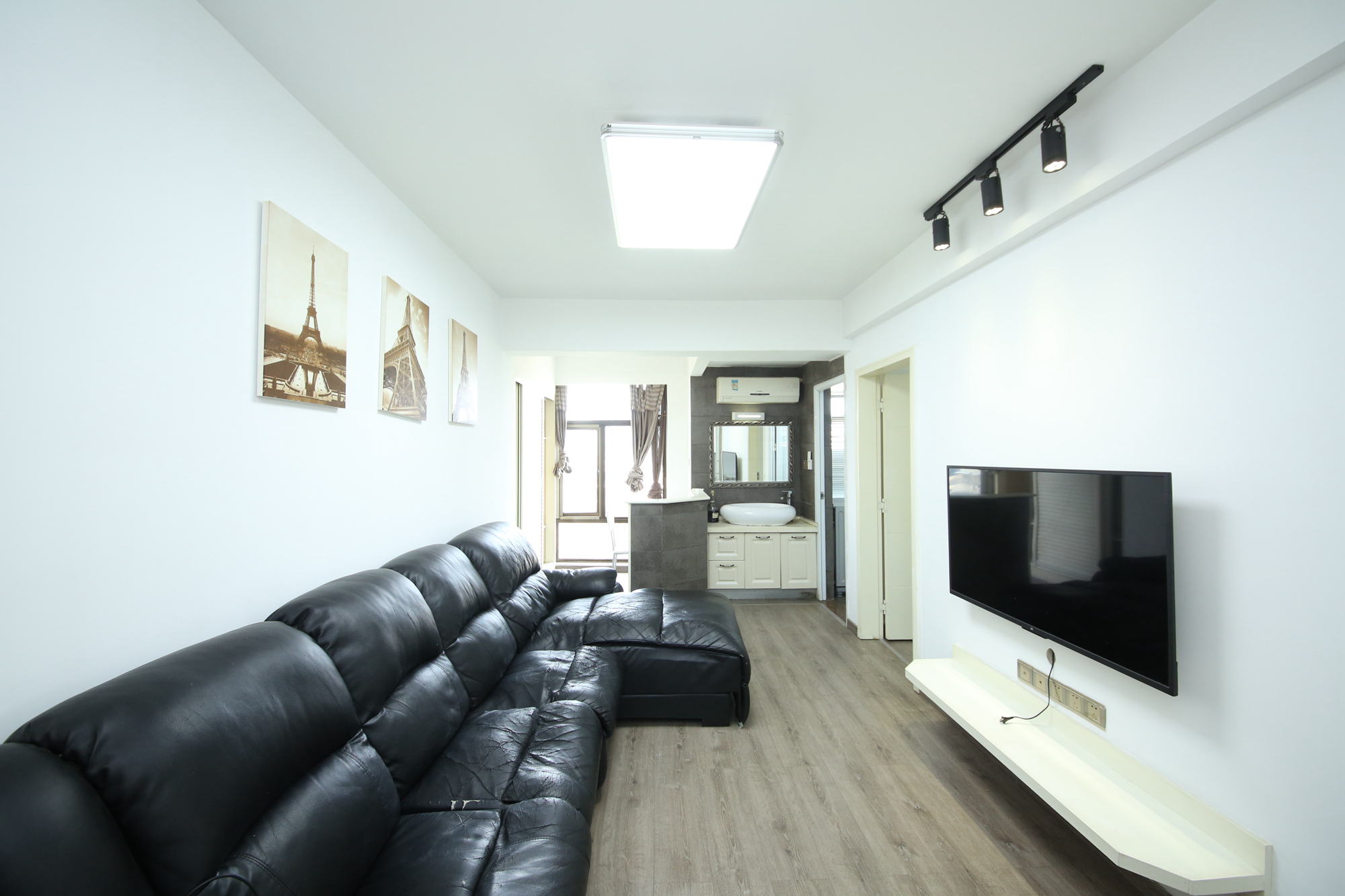 铂宫  1室1厅1卫    65.0万客厅