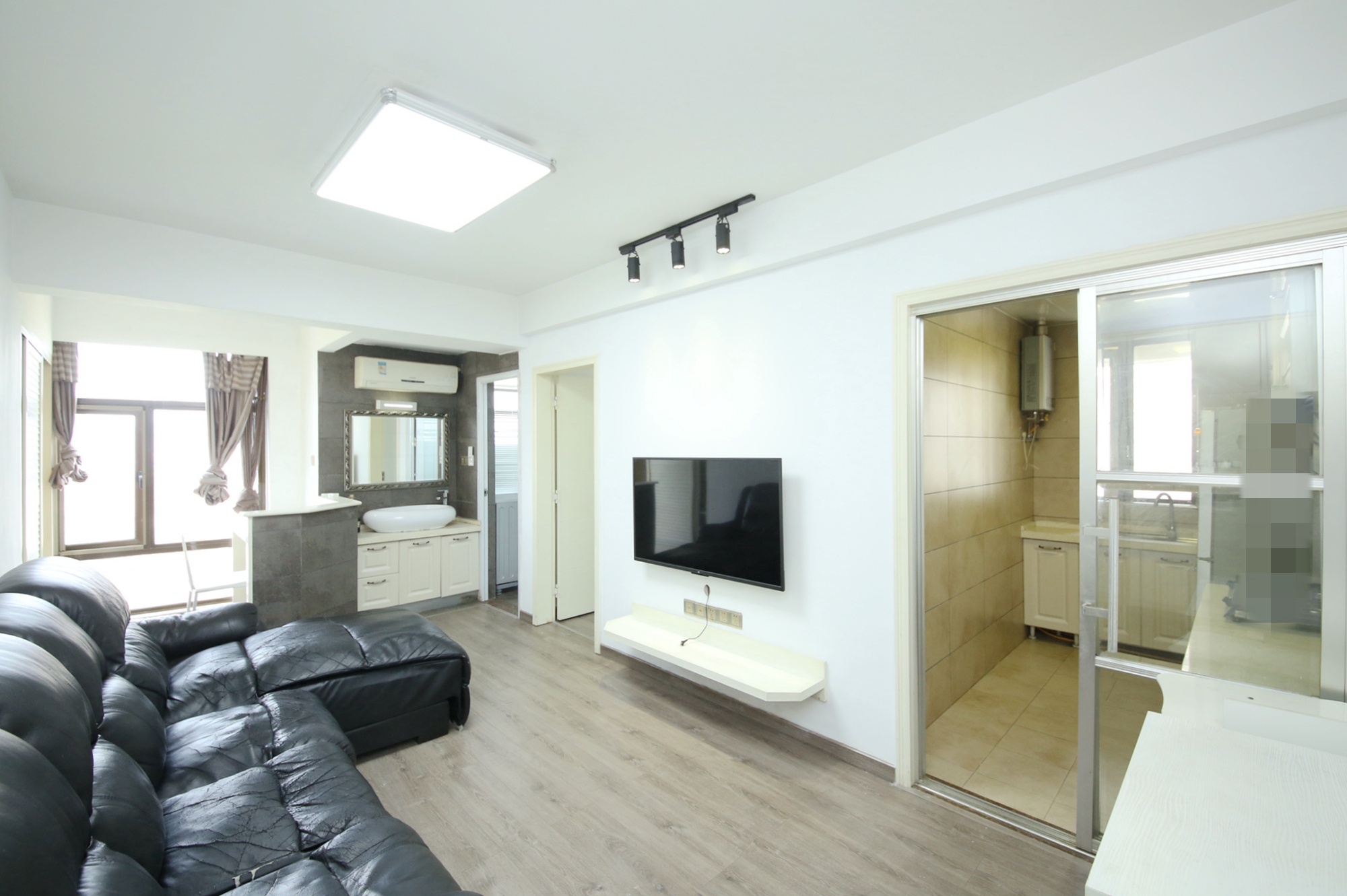 铂宫  1室1厅1卫    65.0万客厅