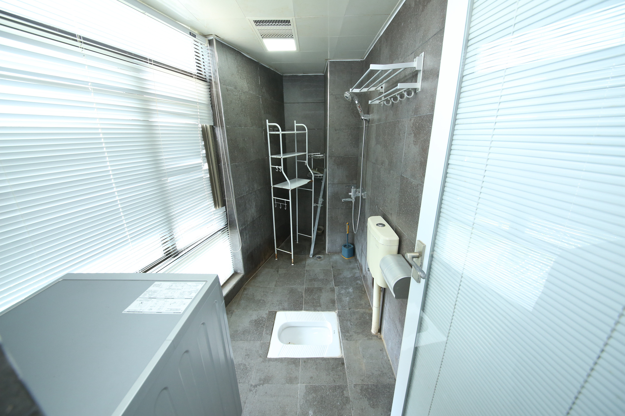 铂宫  1室1厅1卫    65.0万卫生间