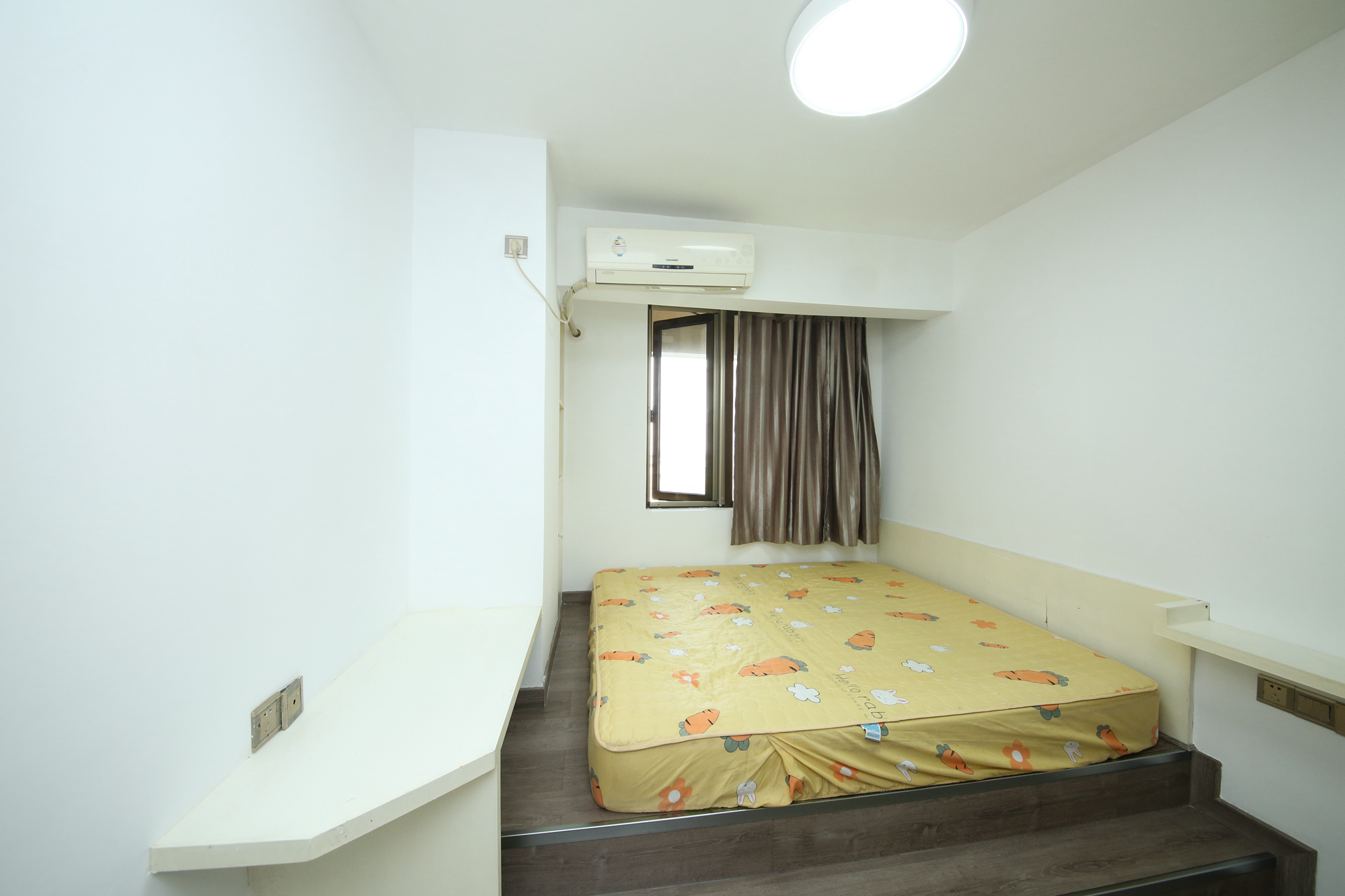 铂宫  1室1厅1卫    65.0万卧室