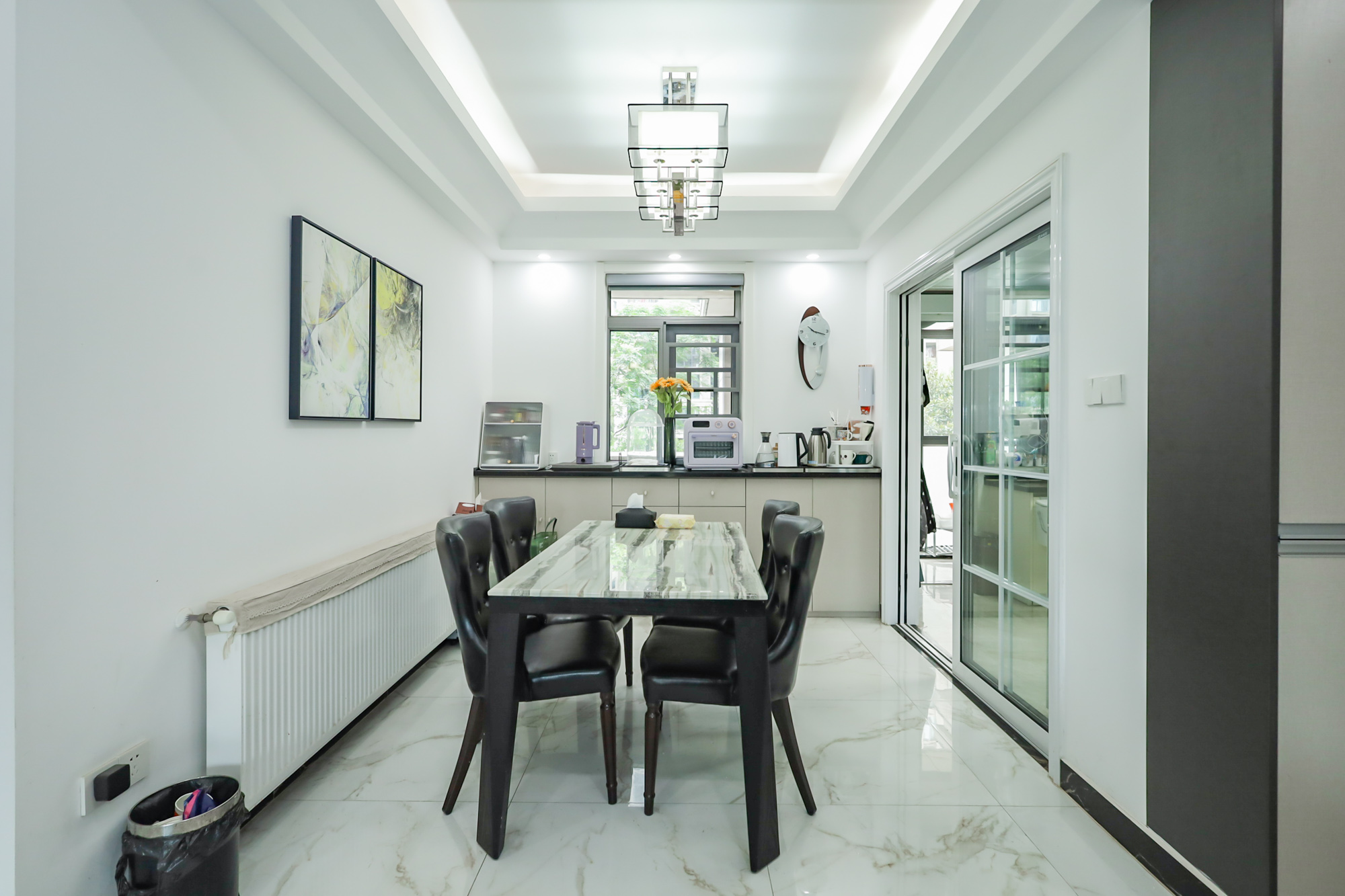 八方小区C区  4室2厅2卫    535.0万客厅