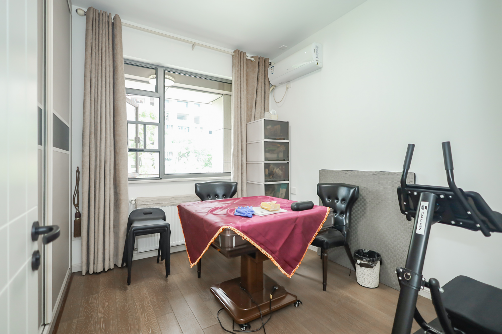 八方小区C区  4室2厅2卫    535.0万卧室