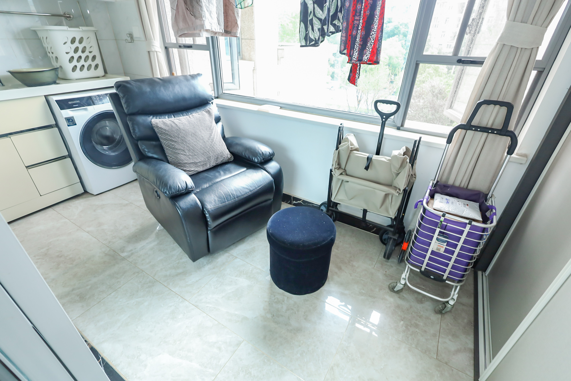 八方小区C区  4室2厅2卫    535.0万阳台