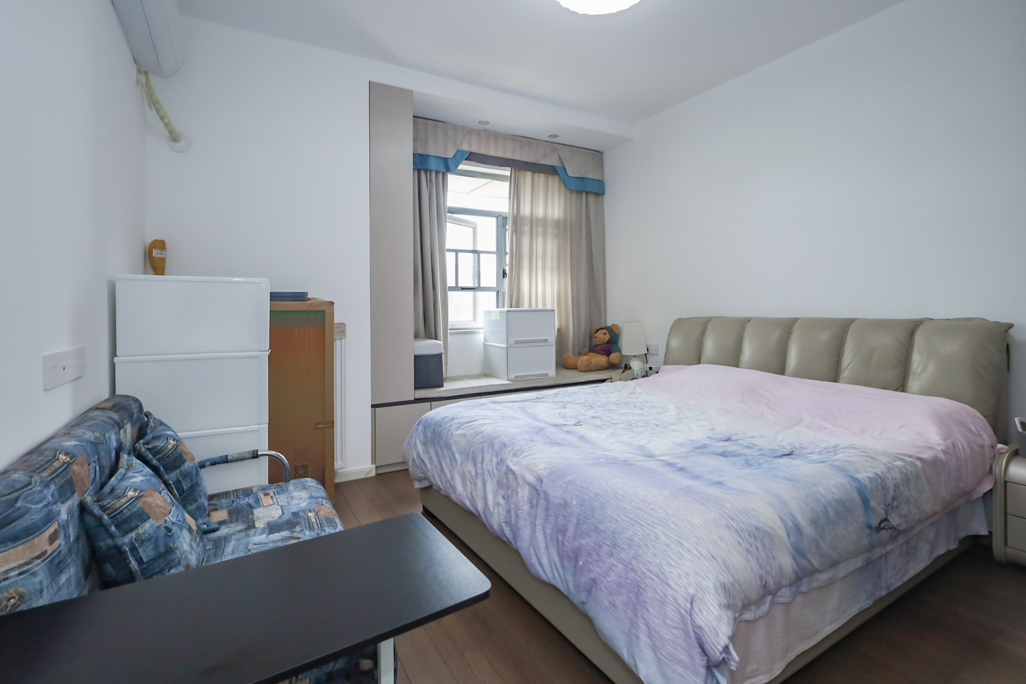 八方小区C区  4室2厅2卫    535.0万卧室