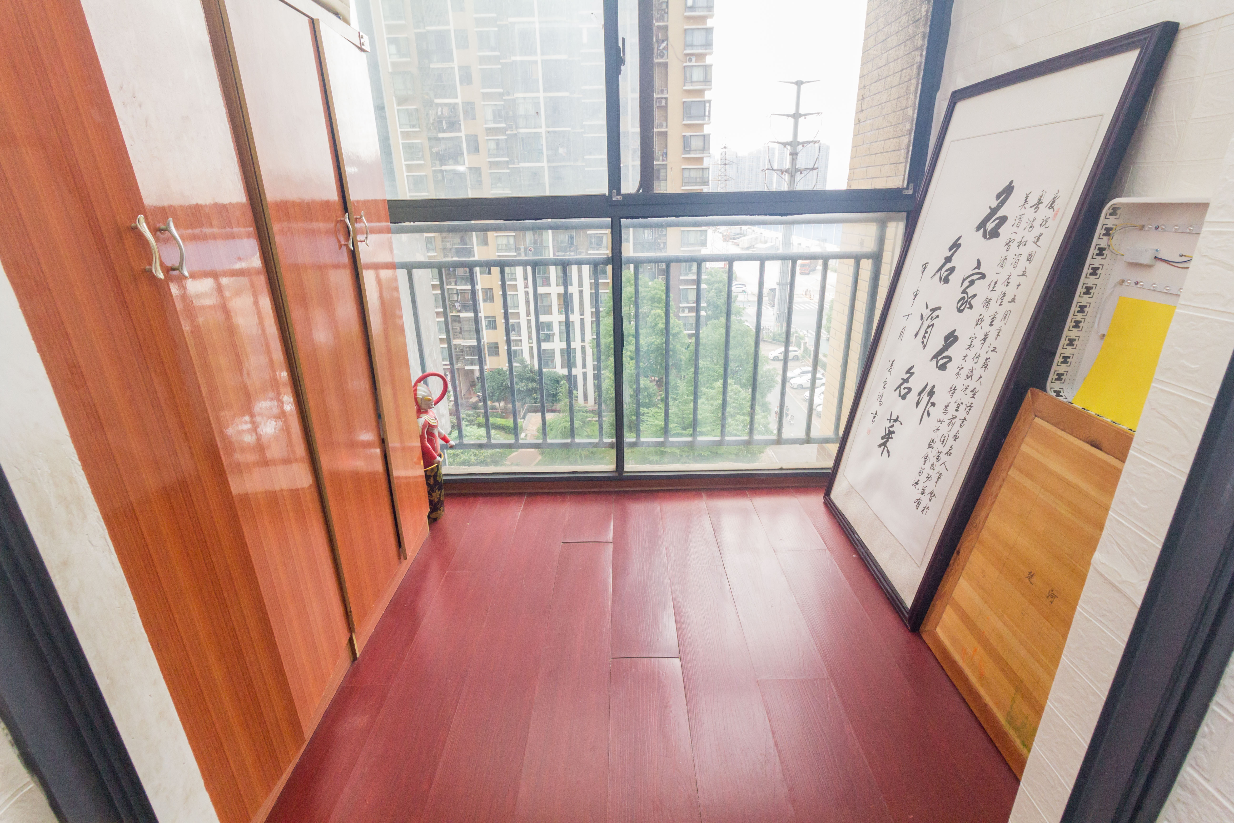 中国铁建国际城一期  4室2厅2卫   71.80万卧室