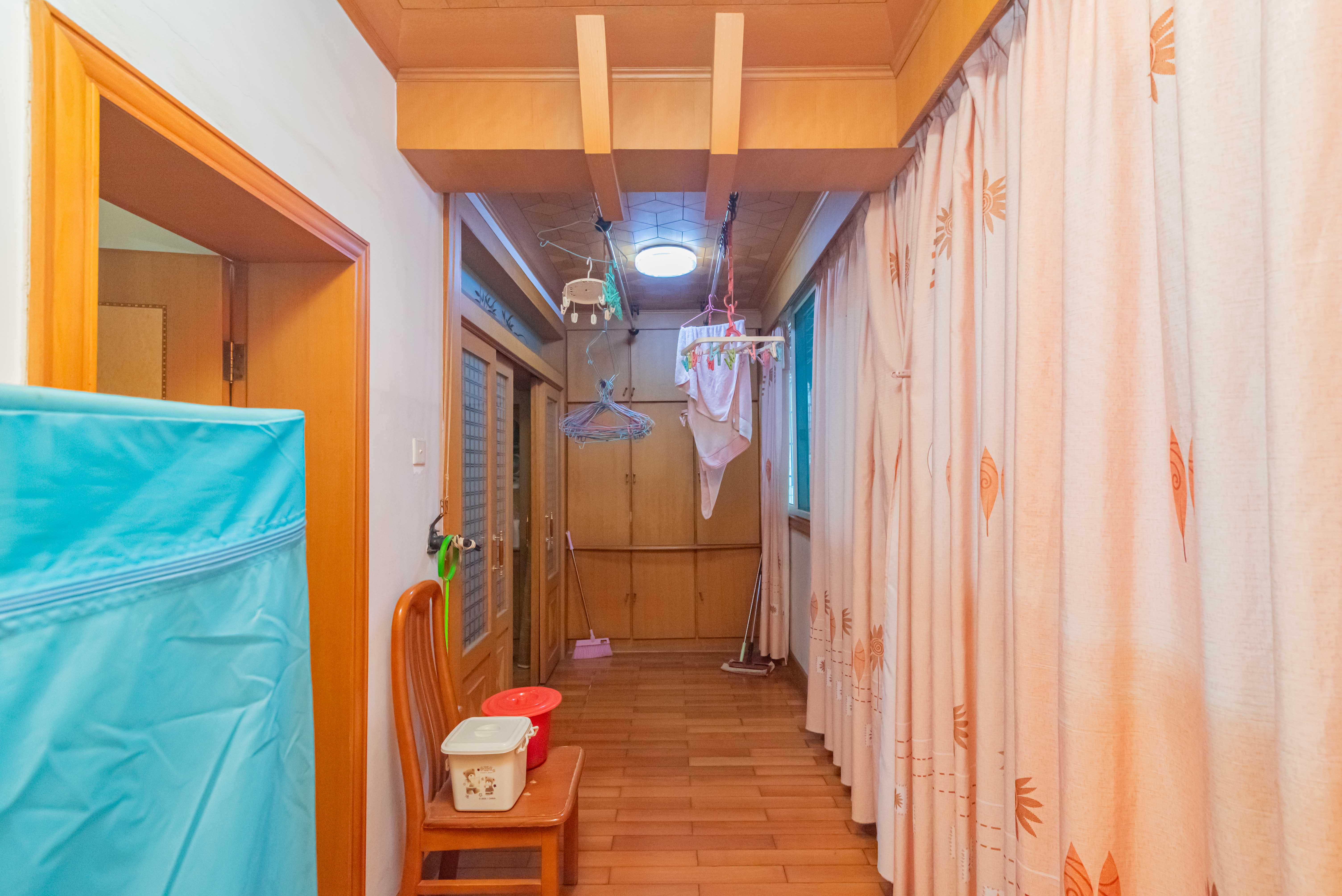 东风一村社区房（王家垅）  4室2厅2卫   116.00万阳台