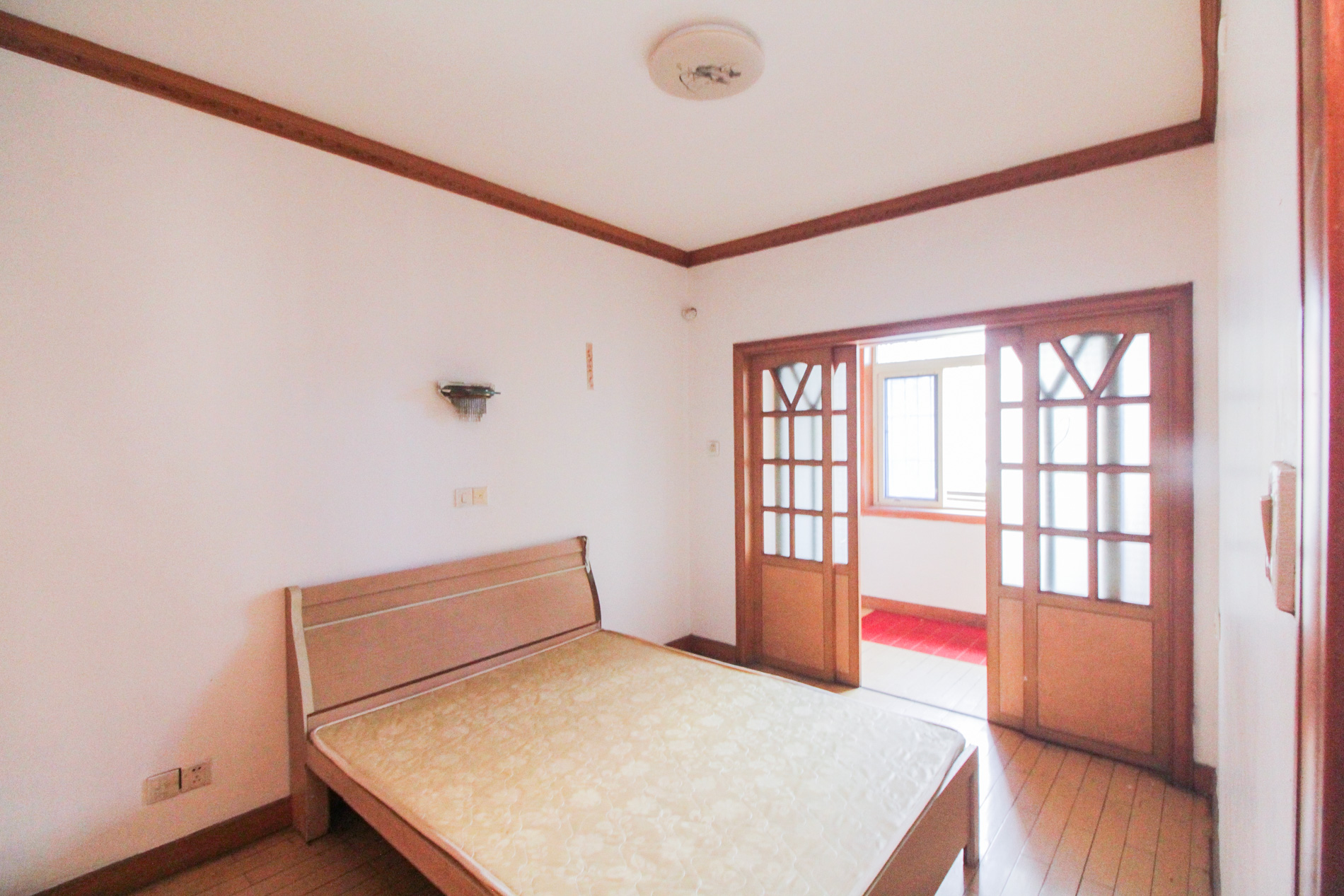 建华综合楼  2室2厅2卫   48.00万卧室