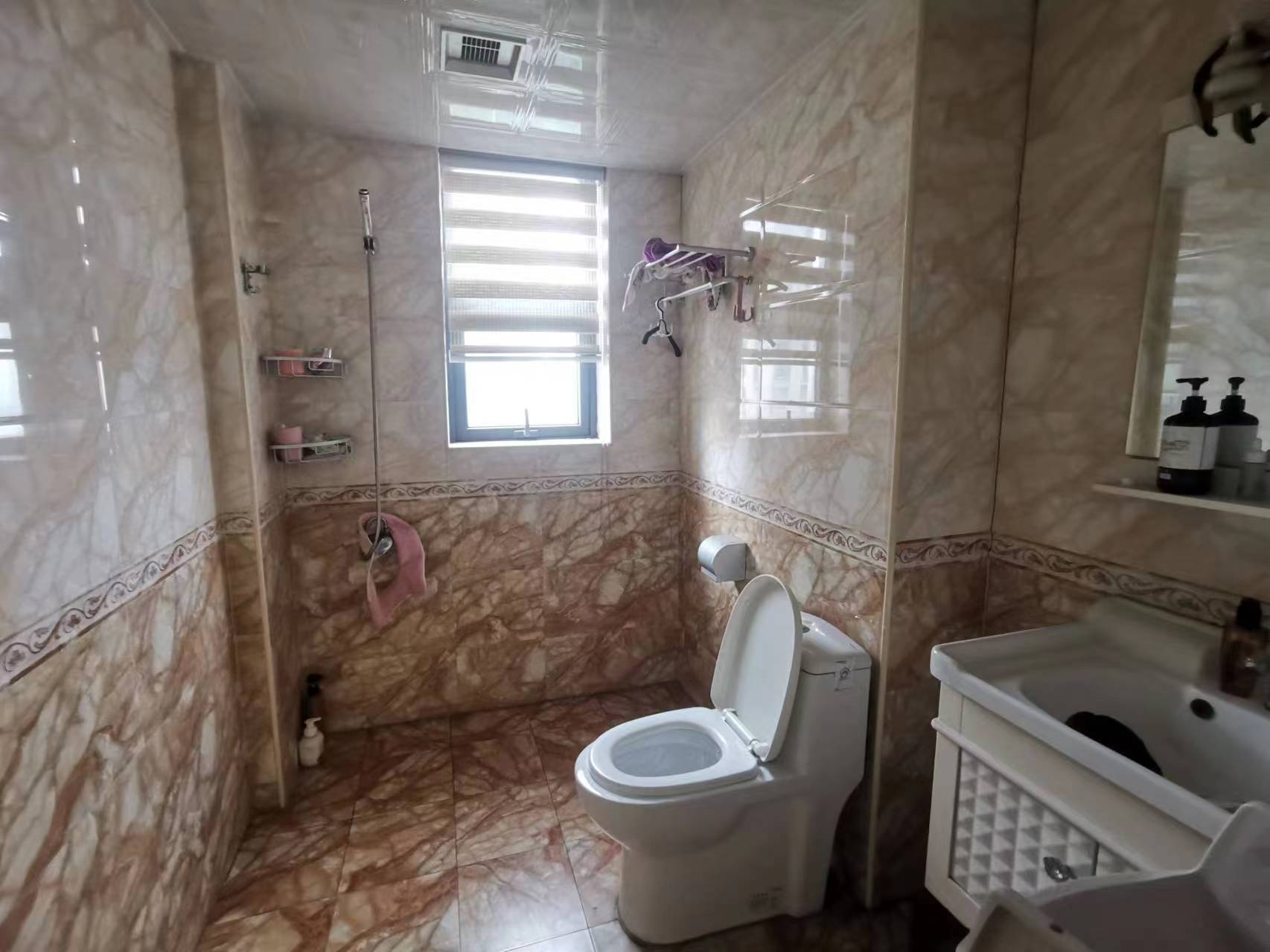 美的城一期 4室2厅2卫 66.0万 美的城一期 4室2厅2卫 66.0万室内图