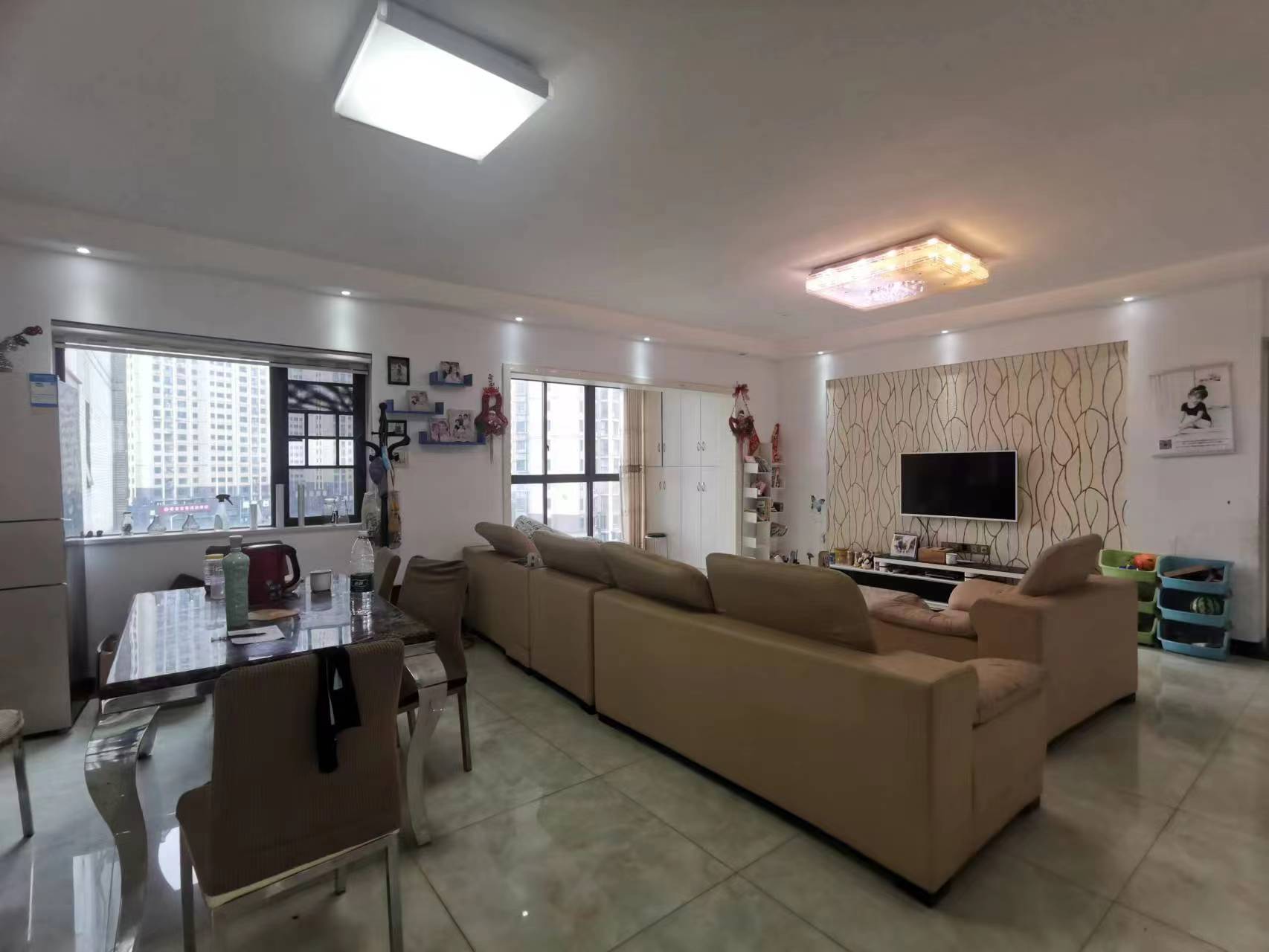 美的城一期 4室2厅2卫 66.0万 美的城一期 4室2厅2卫 66.0万室内图