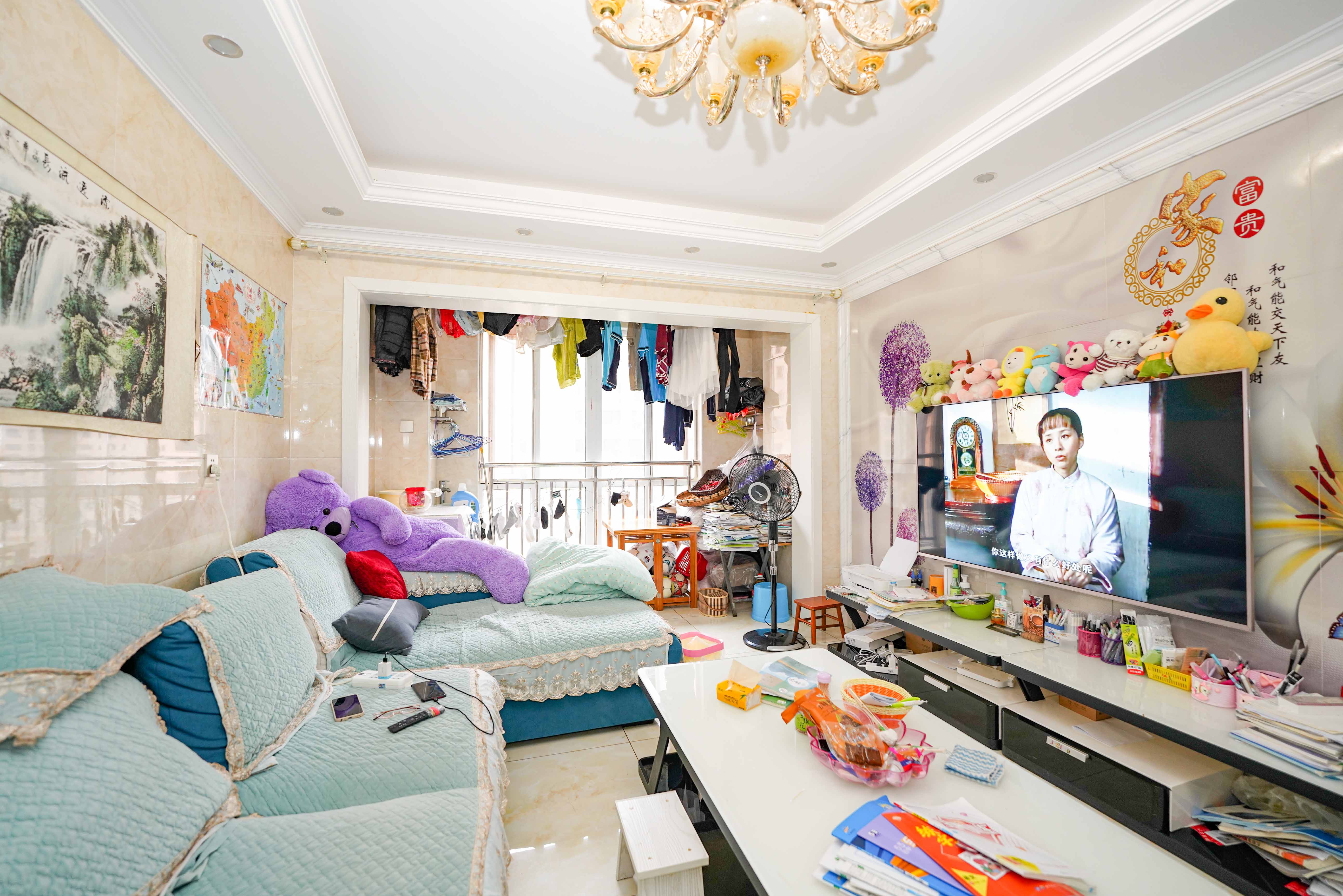 丽发新城  2室2厅1卫   72.00万客厅