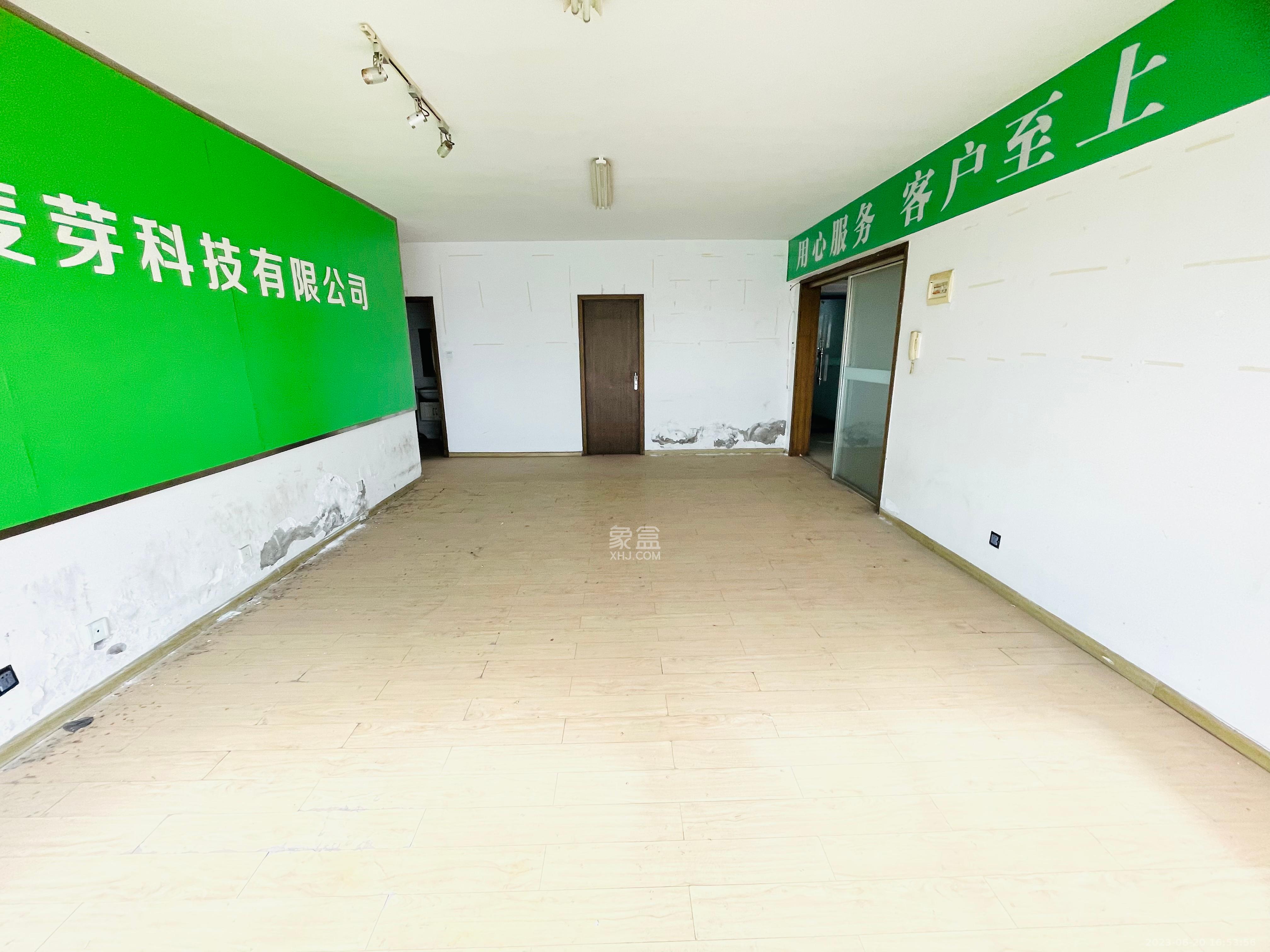 华菱新城地标  3室2厅1卫   2500.00元/月室内图1