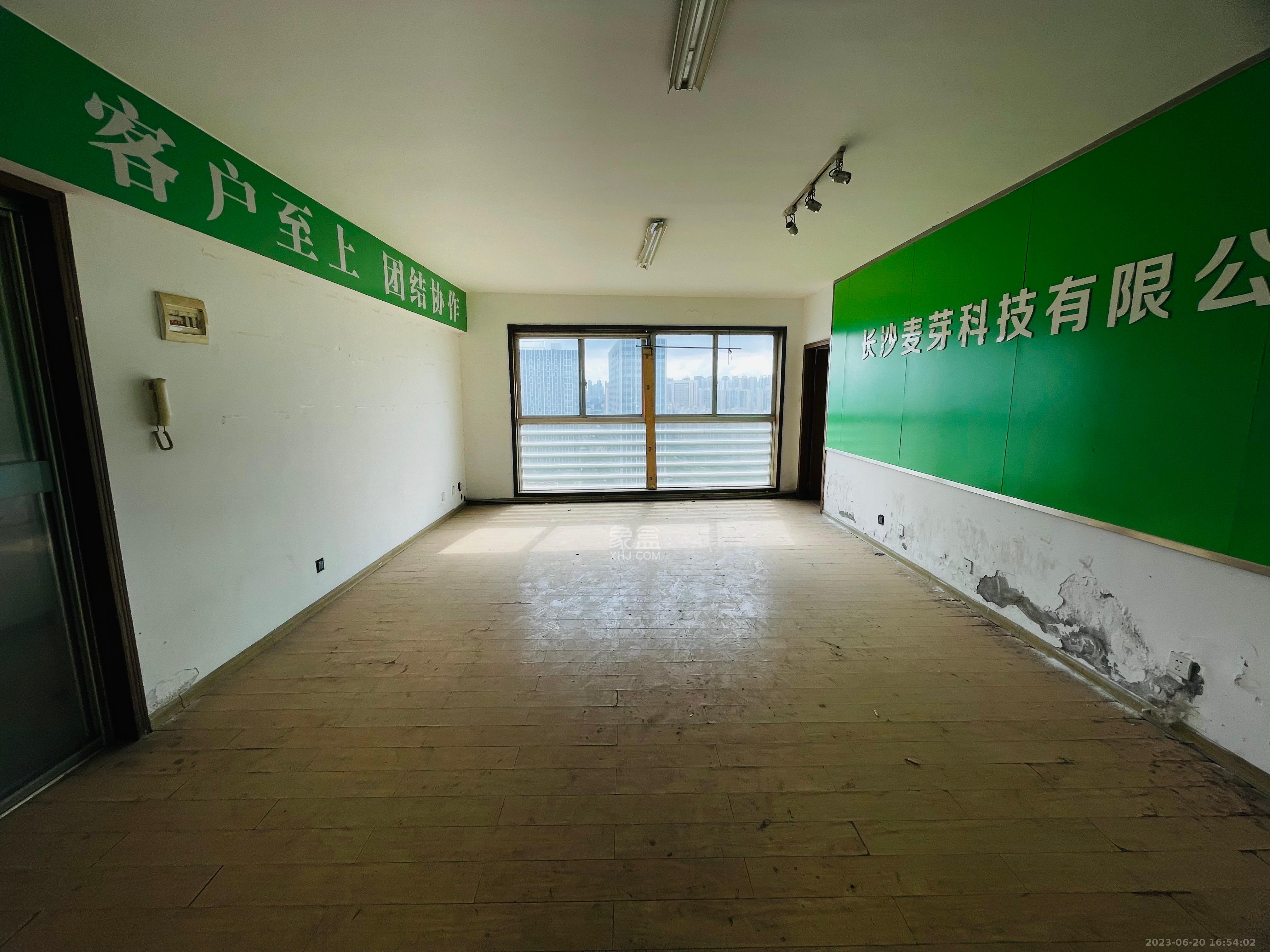华菱新城地标  3室2厅1卫   2500.00元/月室内图