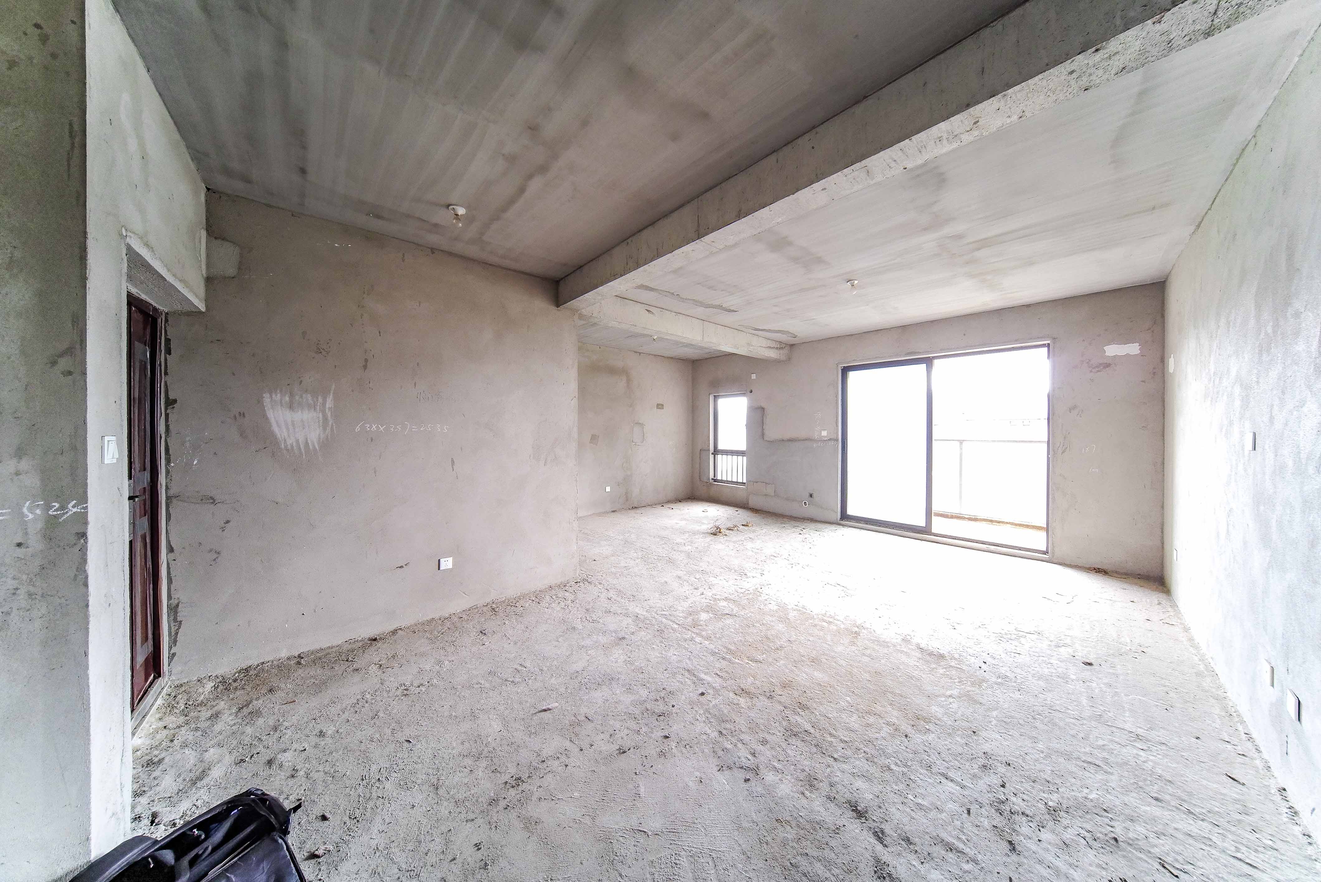 中國(guó)鐵建洋湖苑  4室2廳2衛(wèi)    142.0萬(wàn)客廳