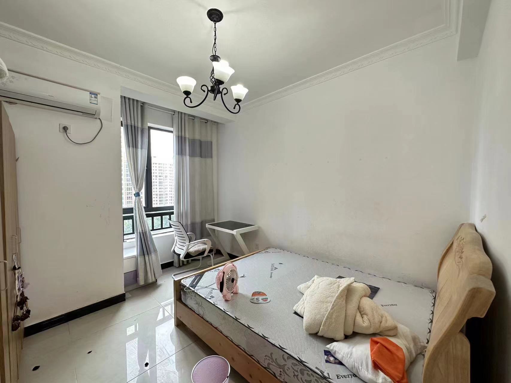 泰山公馆 3室2厅2卫 70.0万 泰山公馆 3室2厅2卫 70.0万室内图