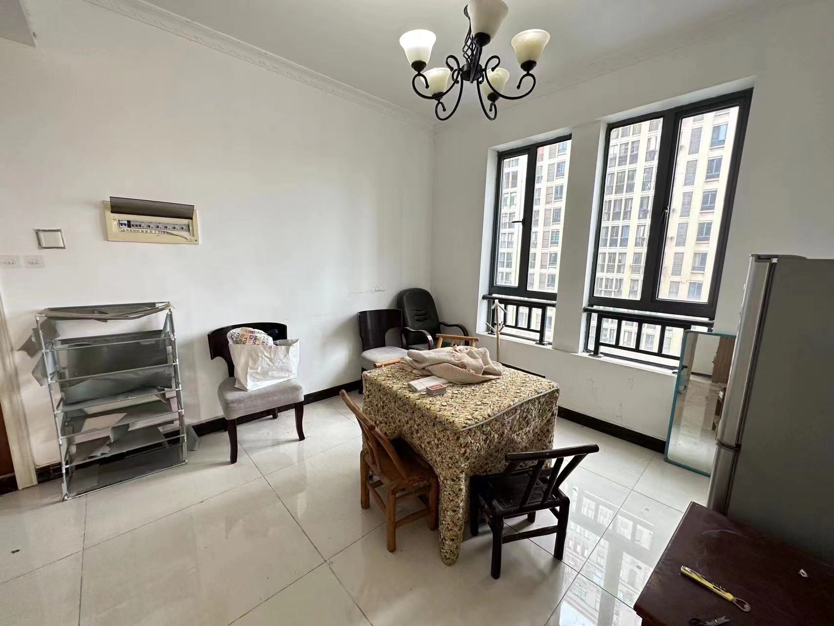 泰山公馆 3室2厅2卫 70.0万 泰山公馆 3室2厅2卫 70.0万室内图