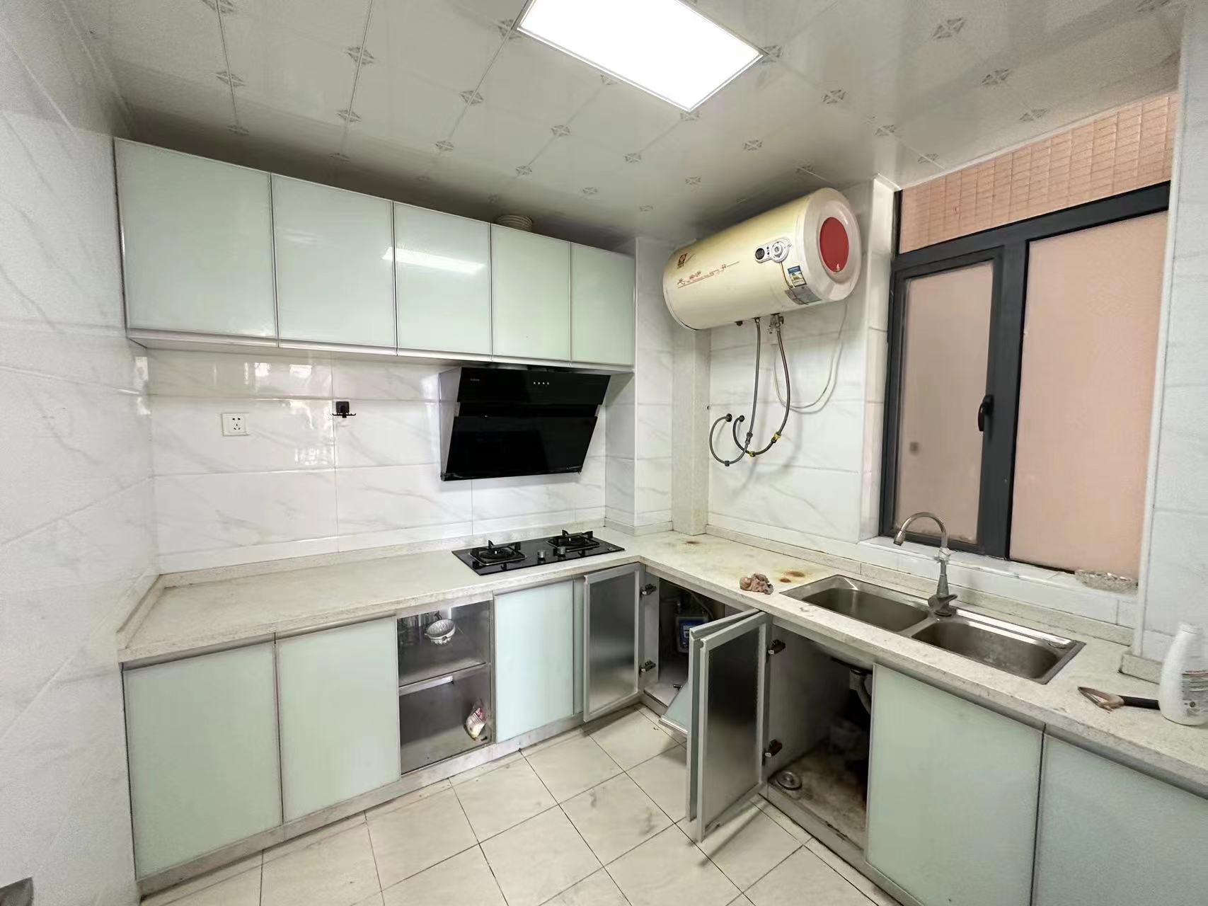 泰山公馆 3室2厅2卫 70.0万 泰山公馆 3室2厅2卫 70.0万室内图