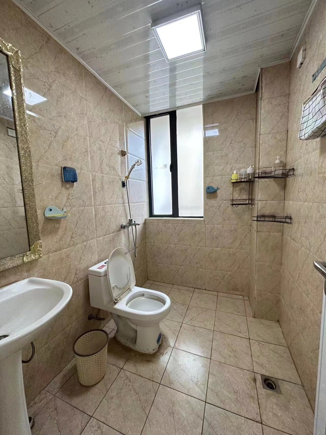 泰山公馆 3室2厅2卫 70.0万 泰山公馆 3室2厅2卫 70.0万室内图