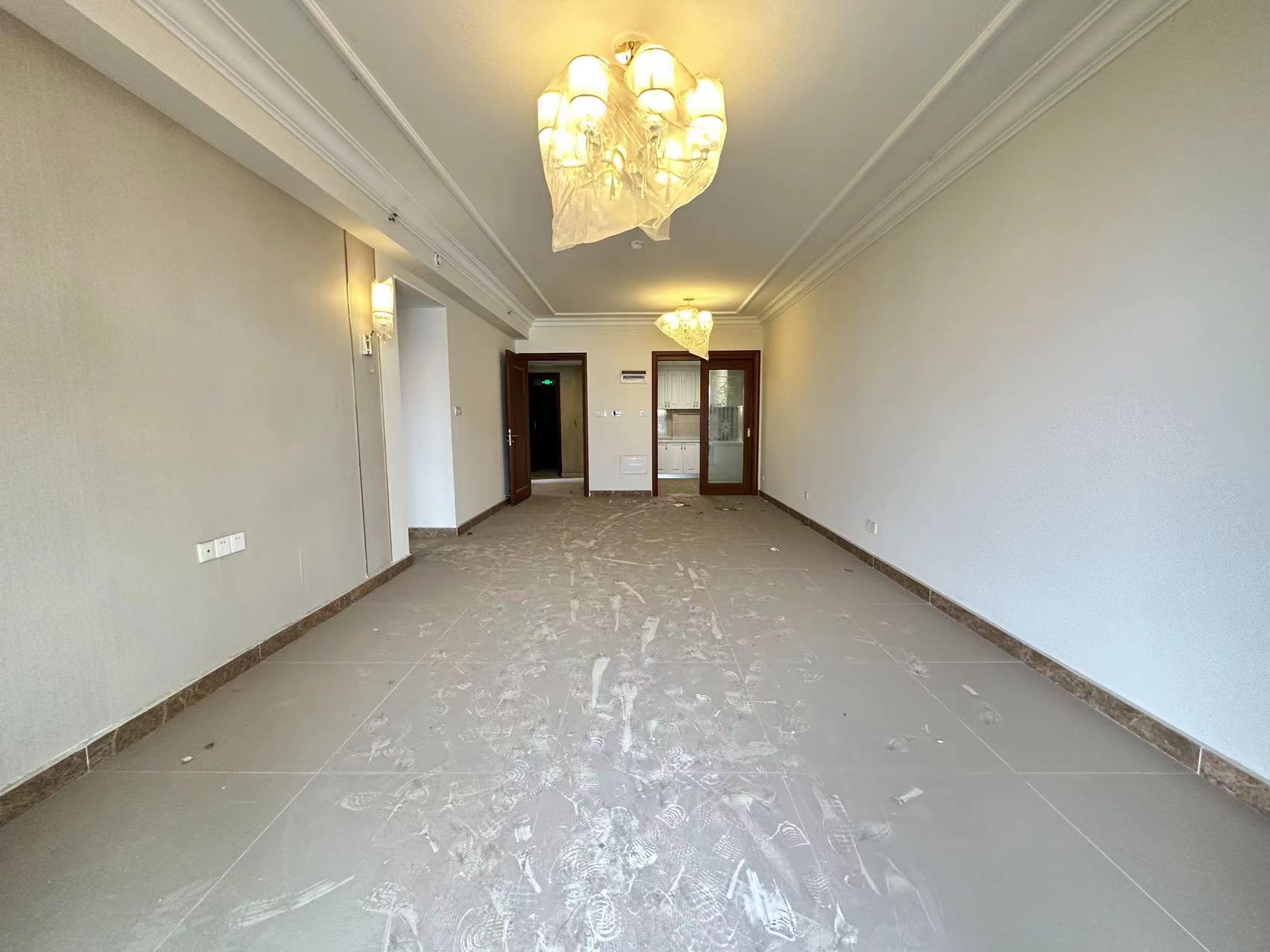 恒大翡翠华庭 3室2厅2卫 63.8万 恒大翡翠华庭 3室2厅2卫 63.8万客厅