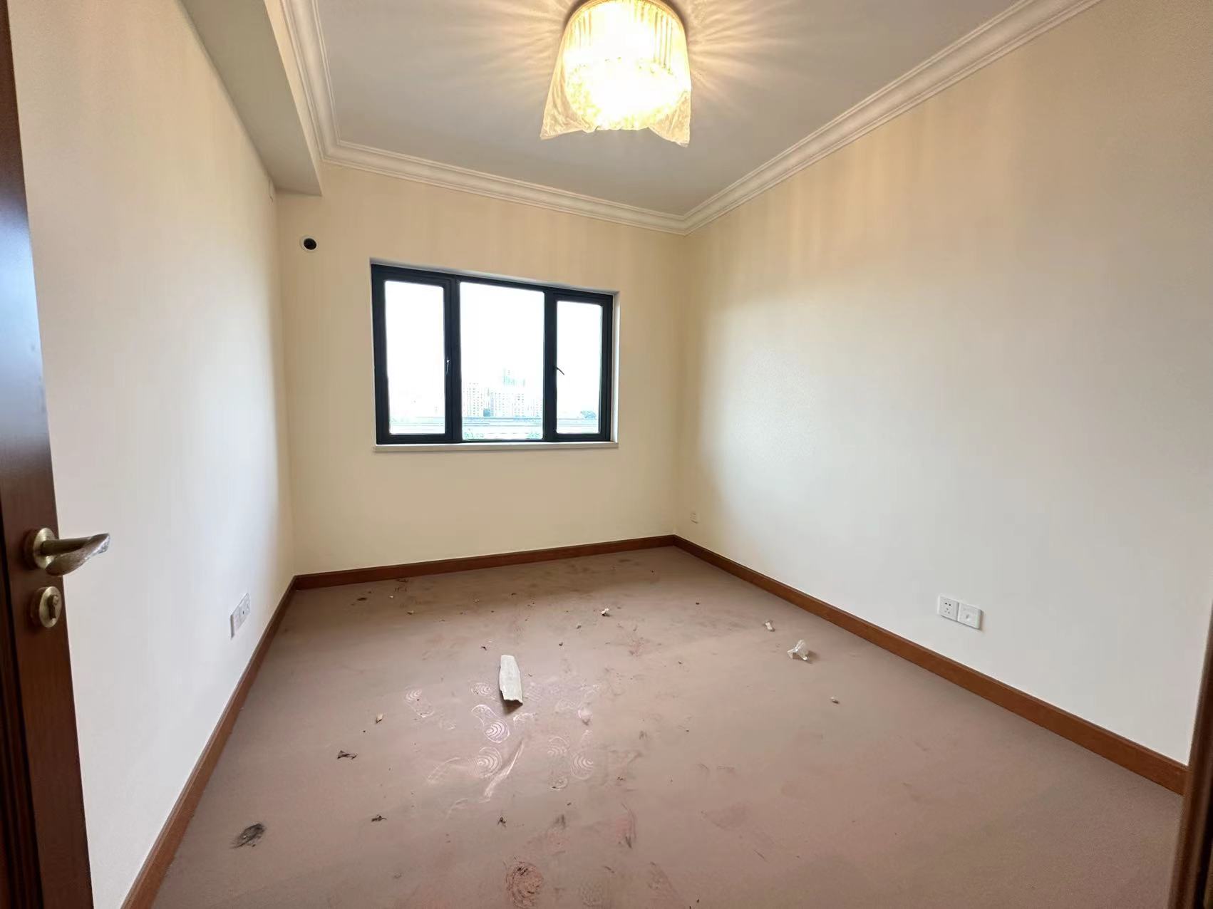 恒大翡翠华庭 3室2厅2卫 63.8万 恒大翡翠华庭 3室2厅2卫 63.8万客厅