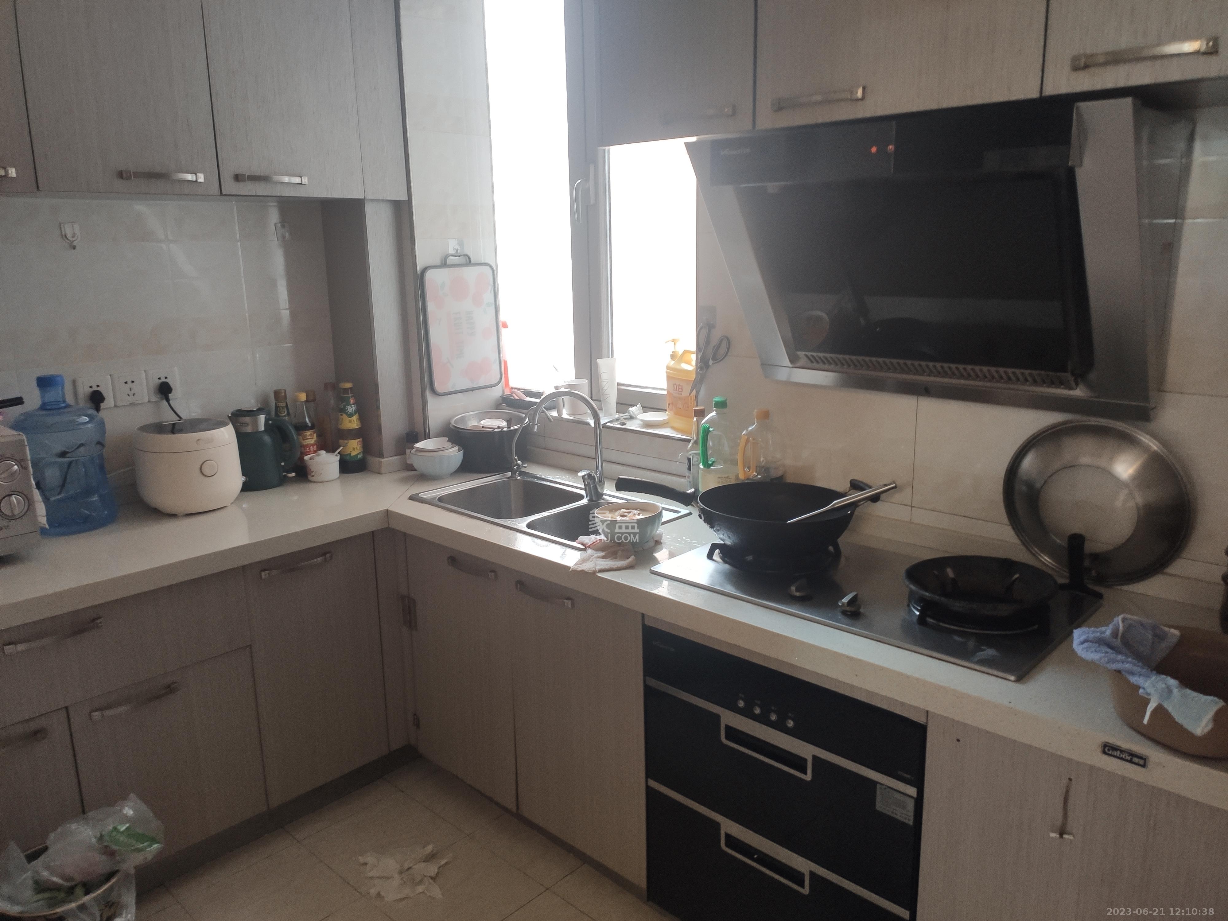 怡海星城 3室2厅2卫 2300.0元/月 怡海星城 3室2厅2卫 2300.0元/月室内图