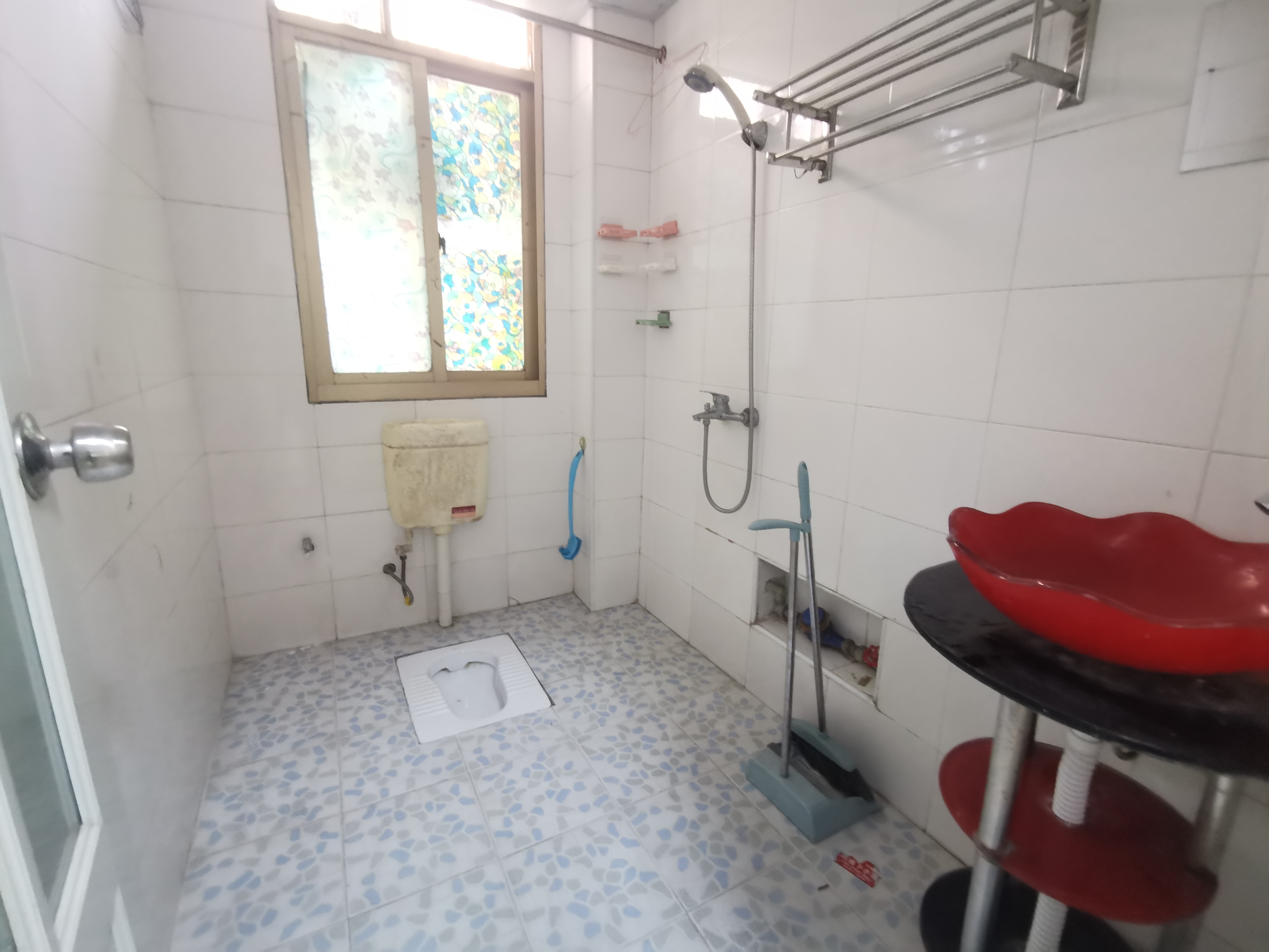 名牌大厦  3室2厅2卫   1900.00元/月室内图
