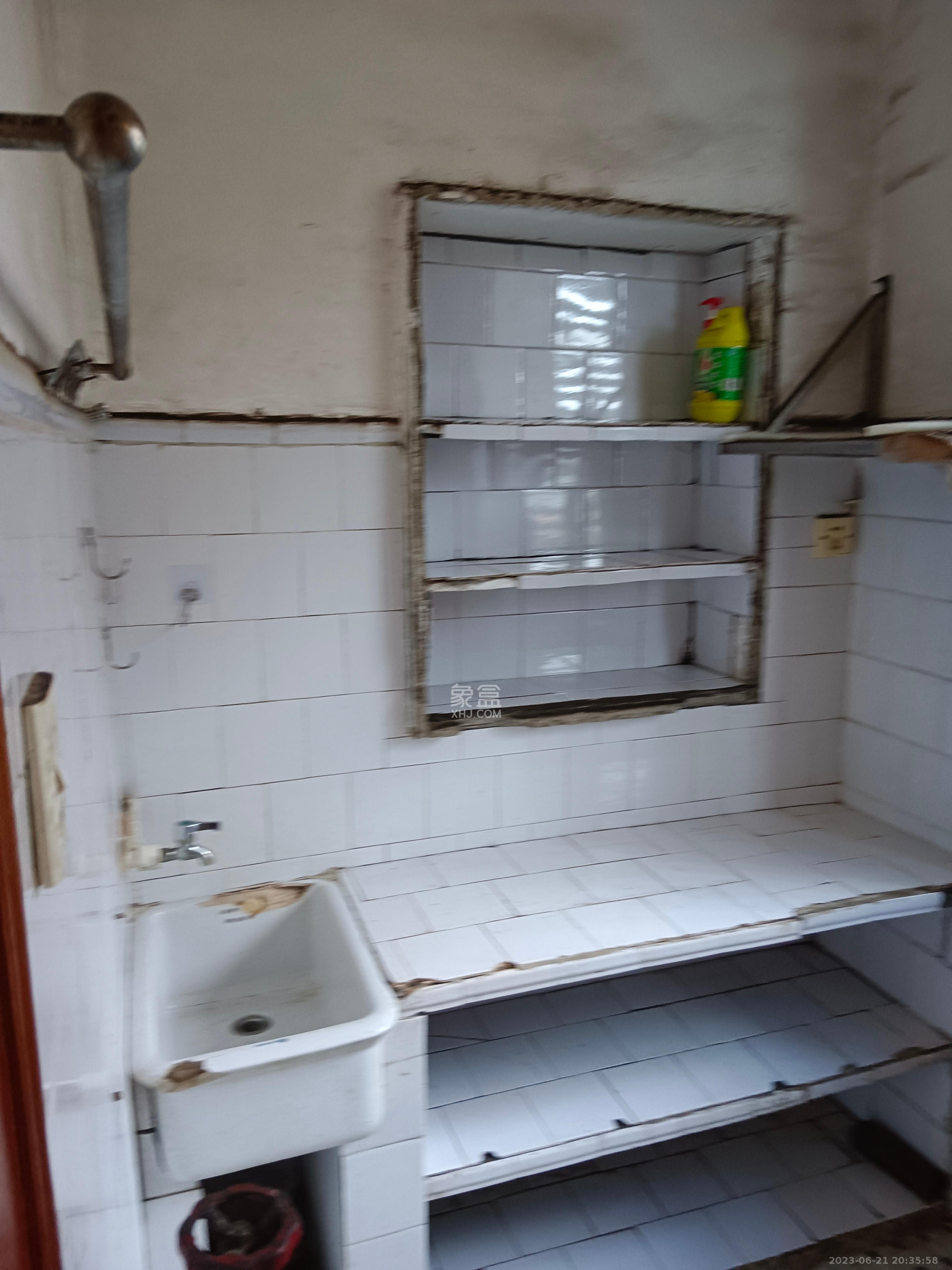 市直属机关宿舍 2室1厅1卫 1400.00元/月 市直属机关宿舍 2室1厅1卫 1400.00元/月室内图