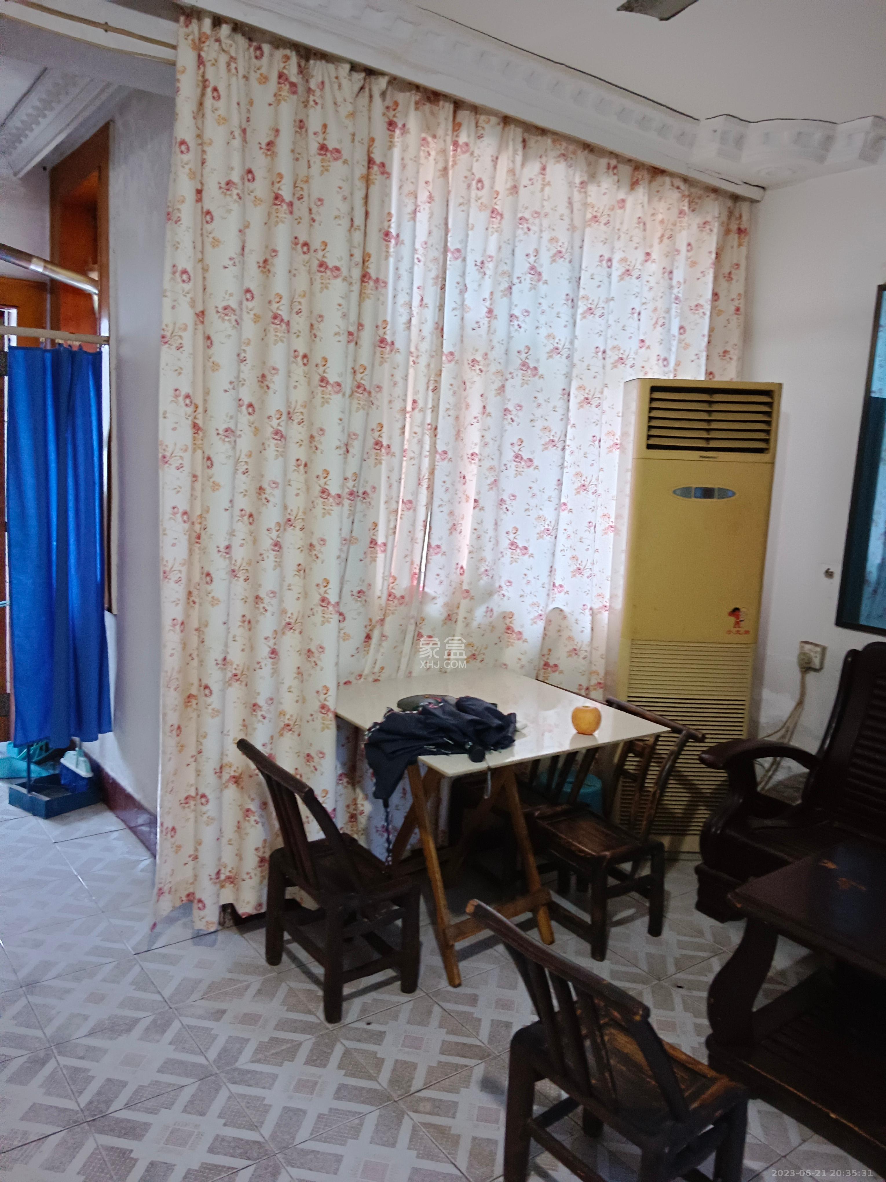 市直属机关宿舍 2室1厅1卫 1400.00元/月 市直属机关宿舍 2室1厅1卫 1400.00元/月室内图