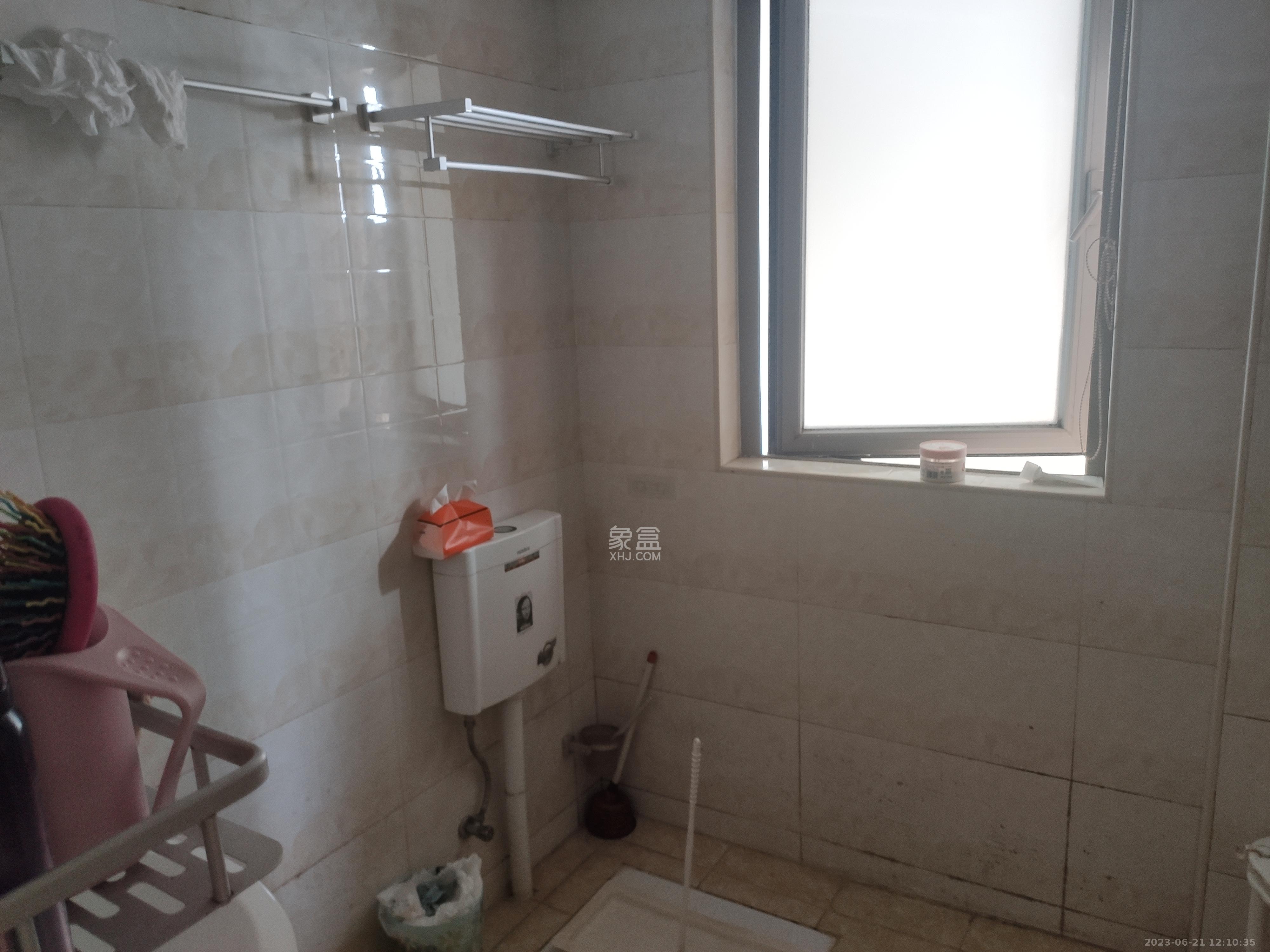 怡海星城 3室2厅2卫 2300.0元/月 怡海星城 3室2厅2卫 2300.0元/月室内图