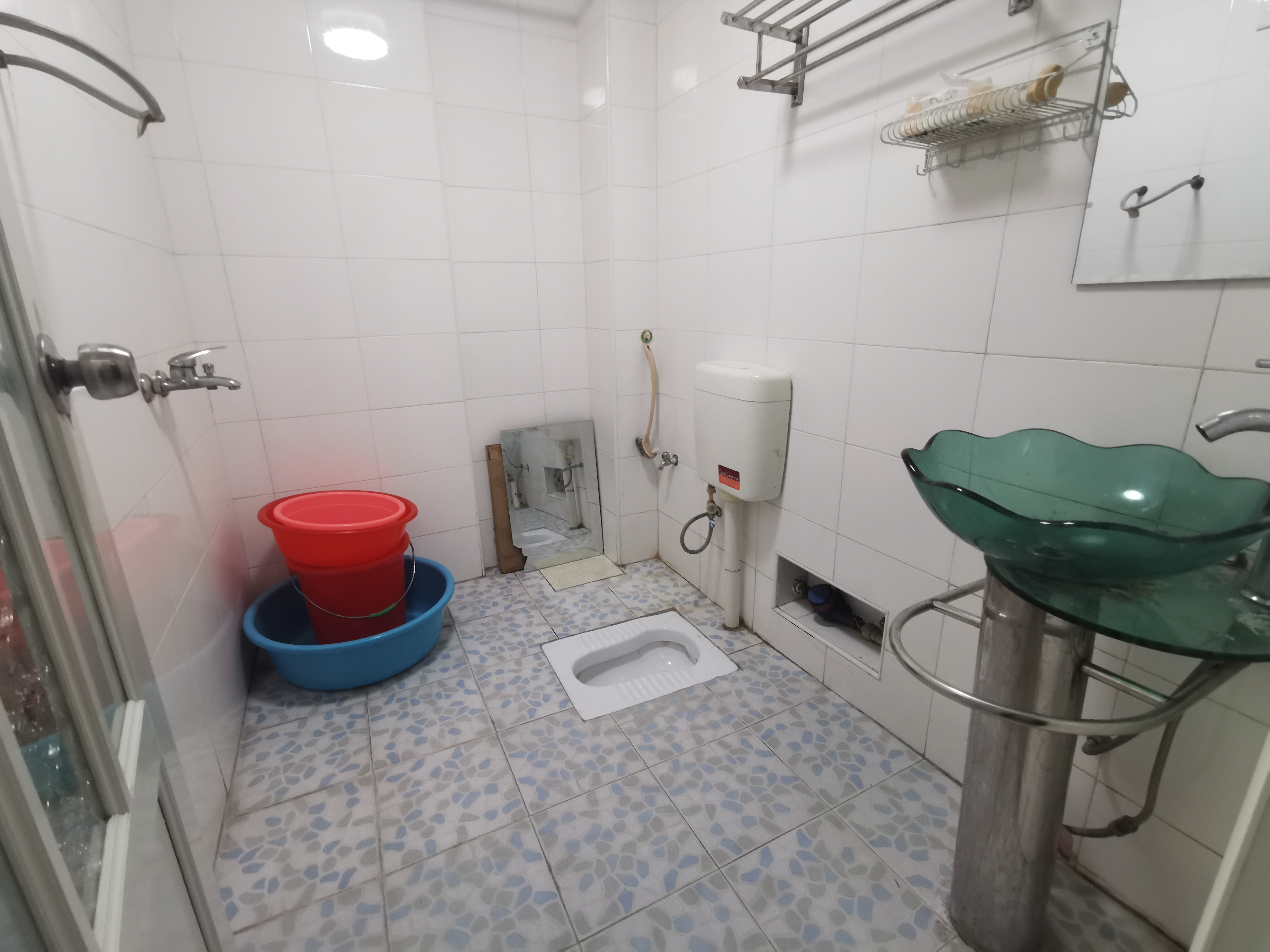 名牌大厦  3室2厅2卫   1900.00元/月室内图