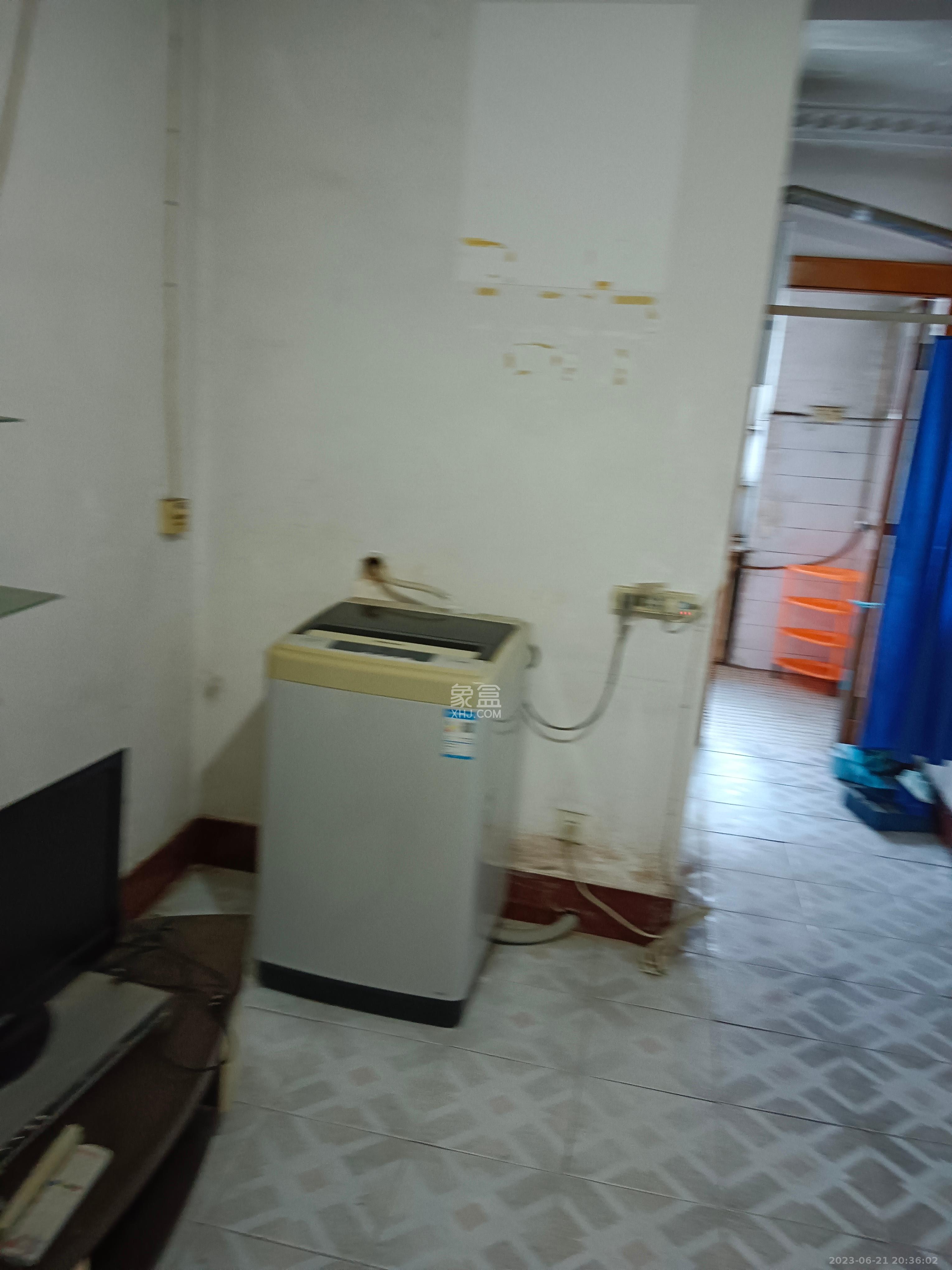 市直属机关宿舍 2室1厅1卫 1400.00元/月 市直属机关宿舍 2室1厅1卫 1400.00元/月室内图