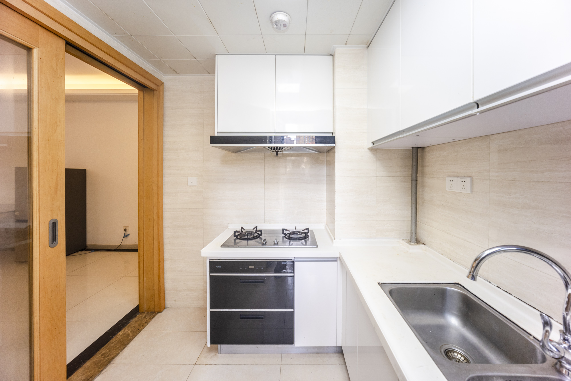 珠江郦城薰衣道 3室2厅1卫 73.0万 珠江郦城薰衣道 3室2厅1卫 73.0万厨房