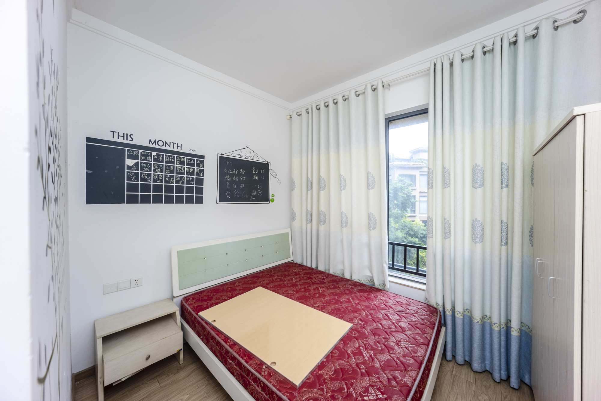 珠江郦城薰衣道 3室2厅1卫 73.0万 珠江郦城薰衣道 3室2厅1卫 73.0万卧室