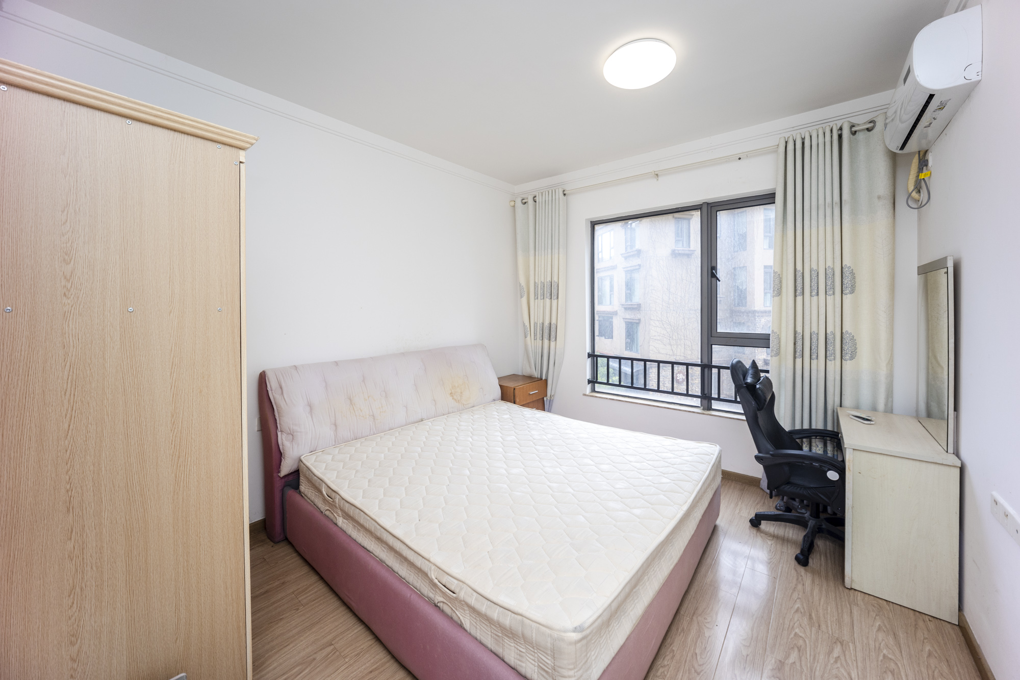 珠江郦城薰衣道 3室2厅1卫 73.0万 珠江郦城薰衣道 3室2厅1卫 73.0万卧室