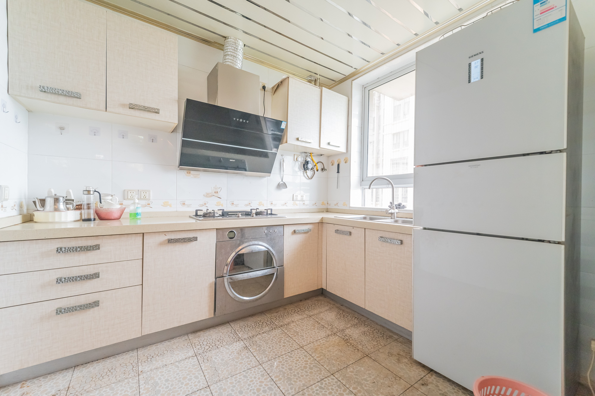 爱琴海岸 4室2厅2卫 105.80万 爱琴海岸 4室2厅2卫 105.80万厨房